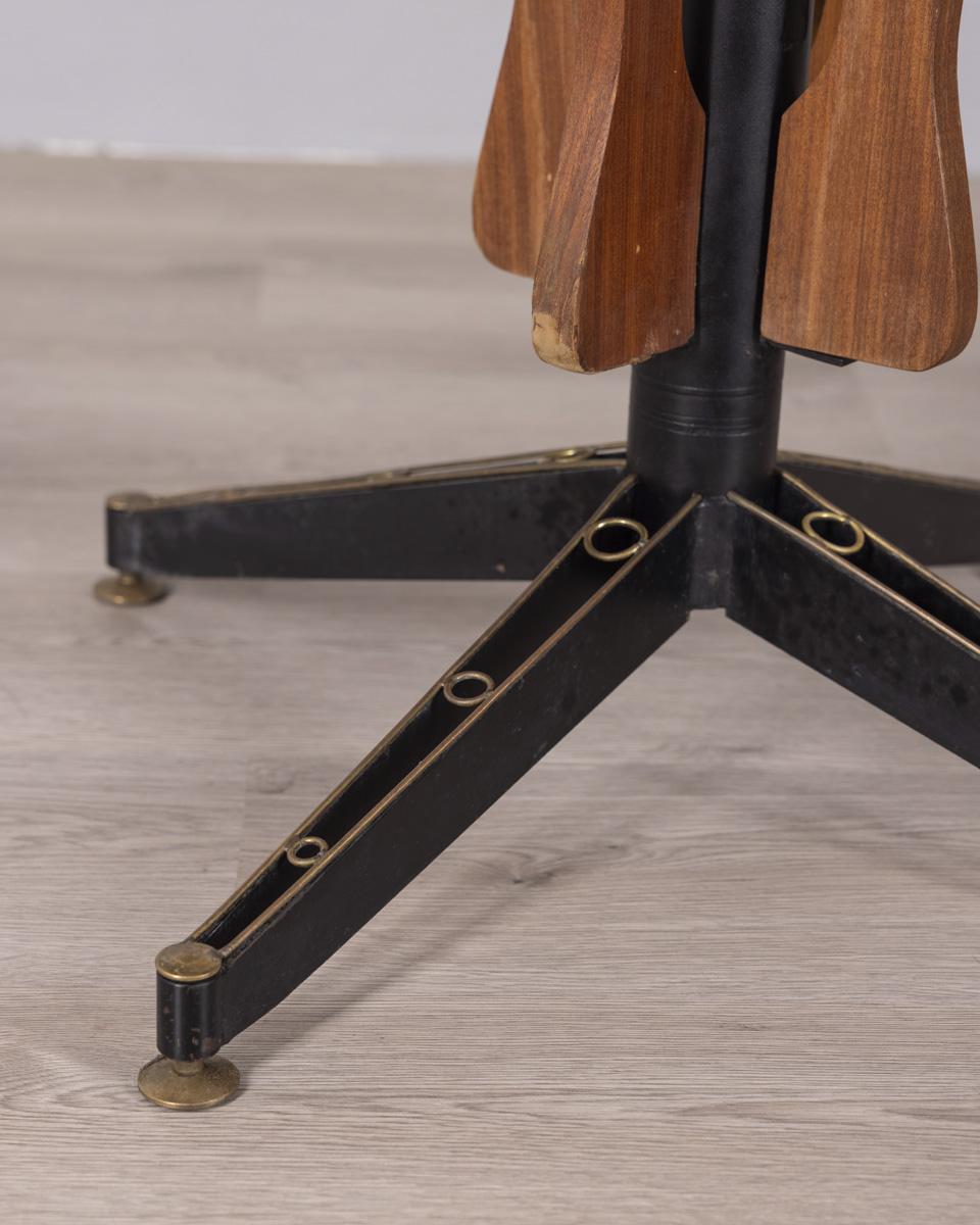 Mid-20th Century Table ronde en bois vintage des années 1960 conçue par Carlo Ratti pour Lissoni en vente