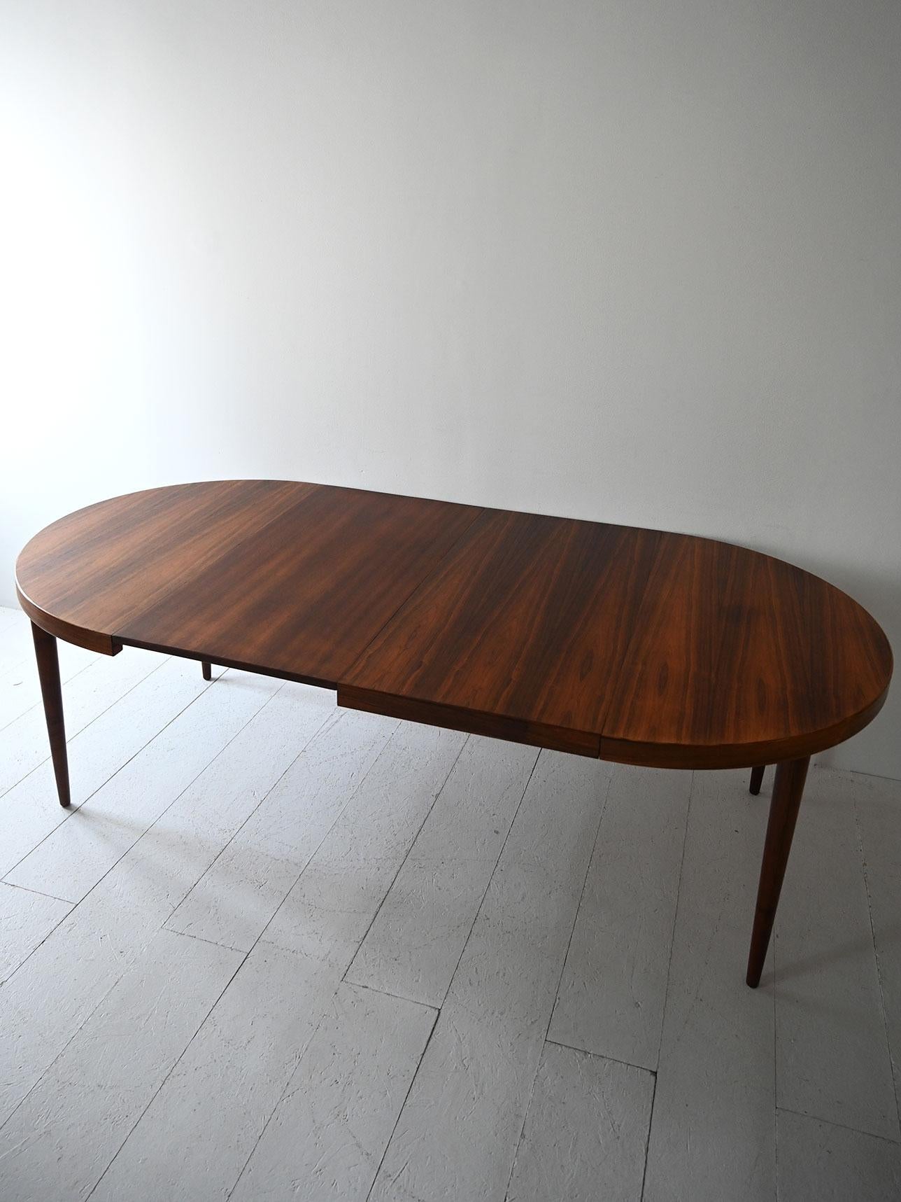 Scandinavian Modern Tavolo rotondo vintage scandinavo in palissandro For Sale