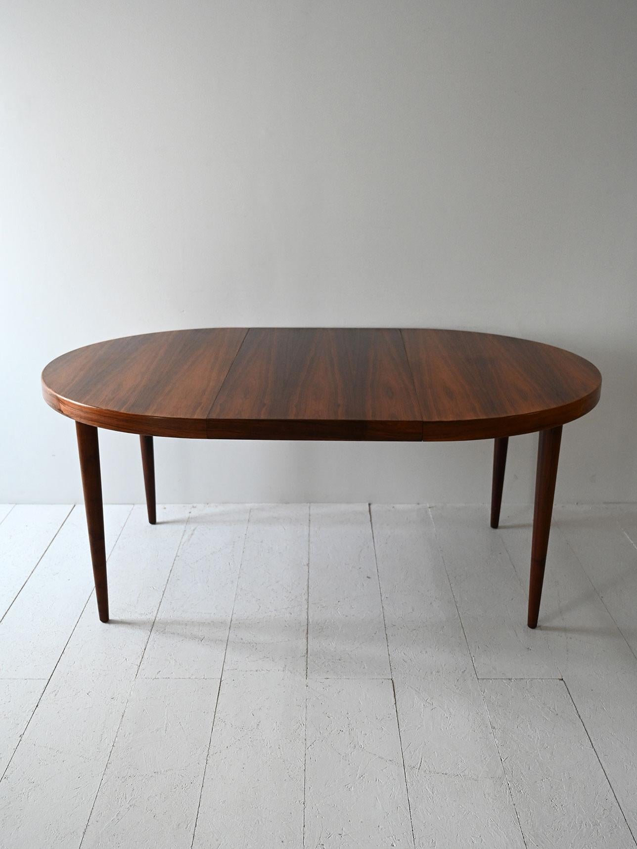 Scandinavian Tavolo rotondo vintage scandinavo in palissandro For Sale