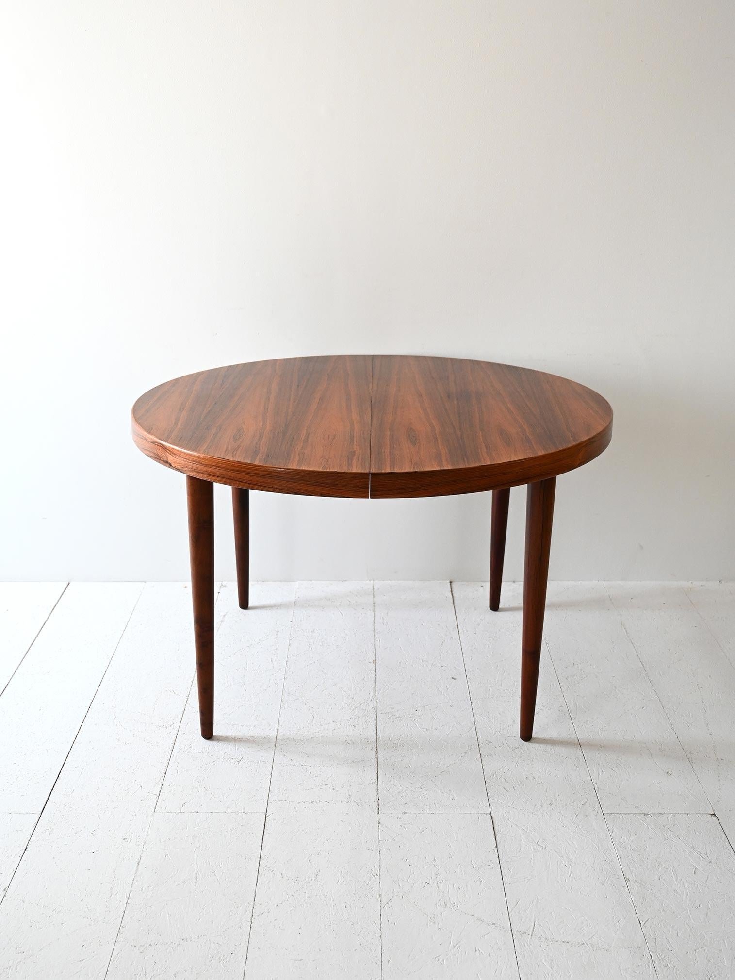 Tavolo rotondo vintage scandinavo in palissandro For Sale 1