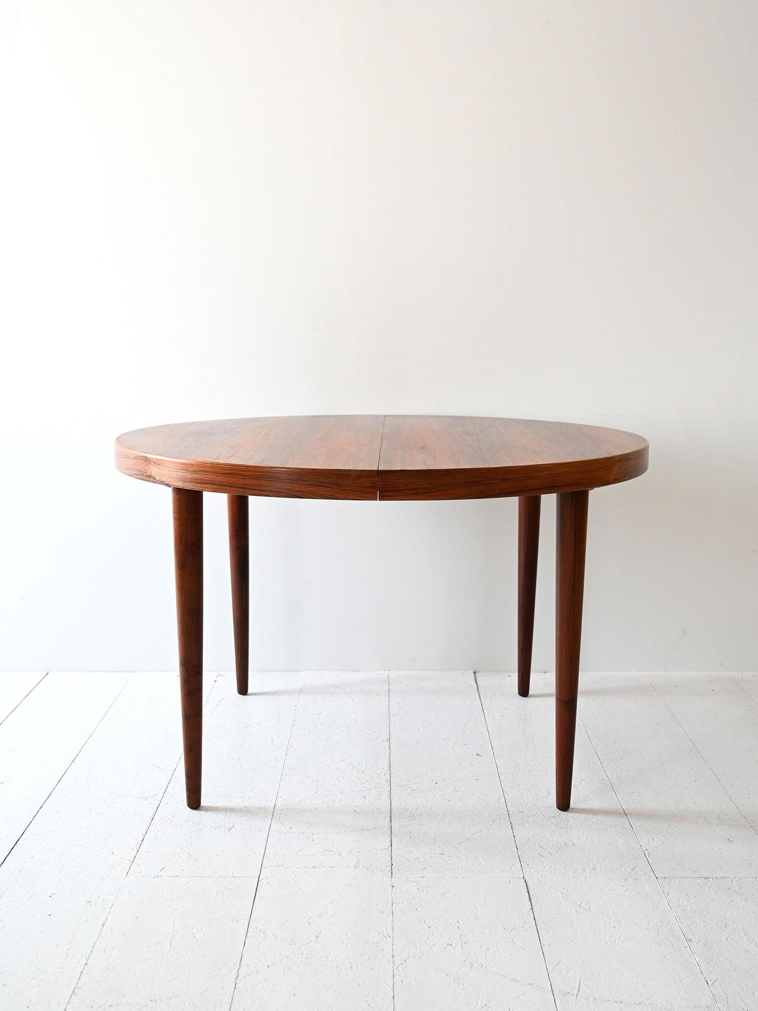 Tavolo rotondo vintage scandinavo in palissandro For Sale 2