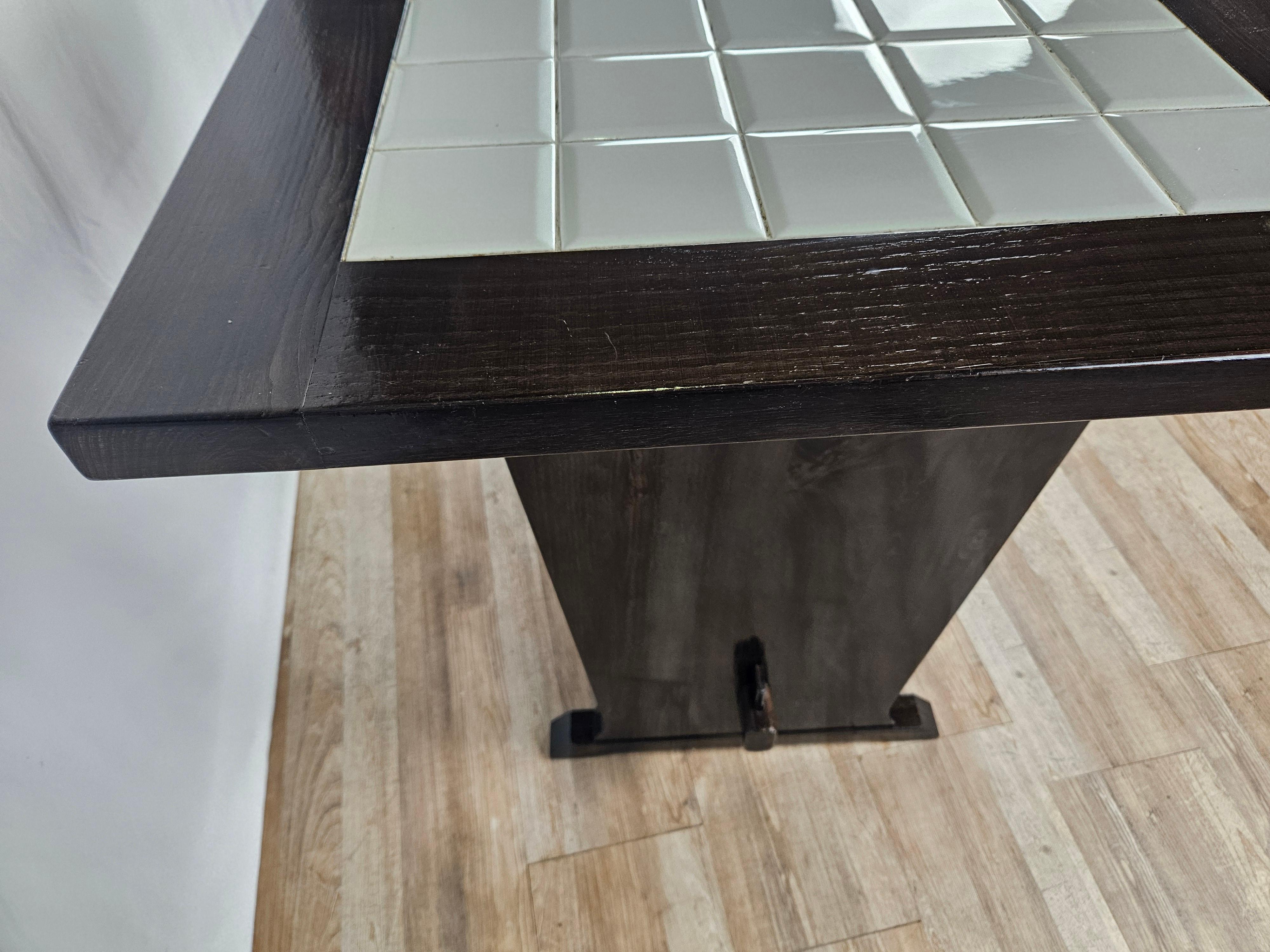 Rustikaler Tisch mit Holz- und Keramikplatte 20. Jahrhundert im Angebot 6