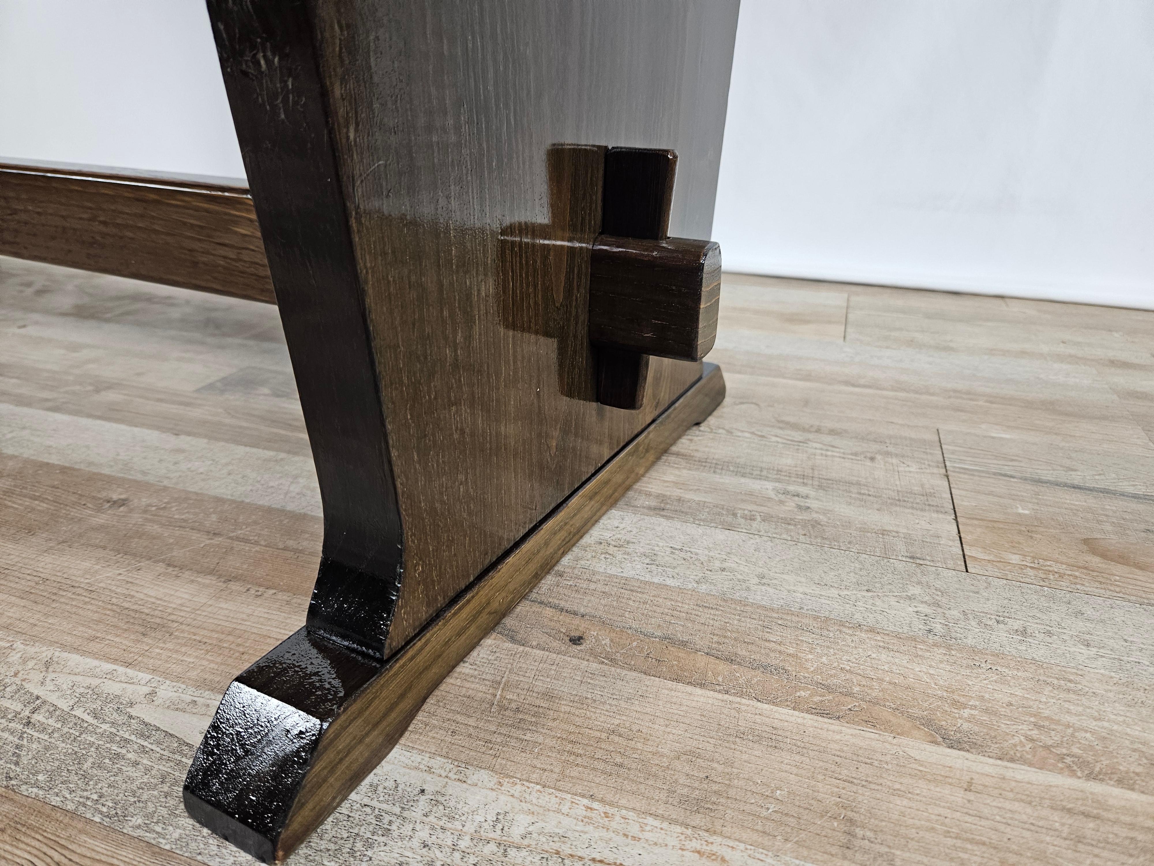 Rustikaler Tisch mit Holz- und Keramikplatte 20. Jahrhundert im Angebot 10