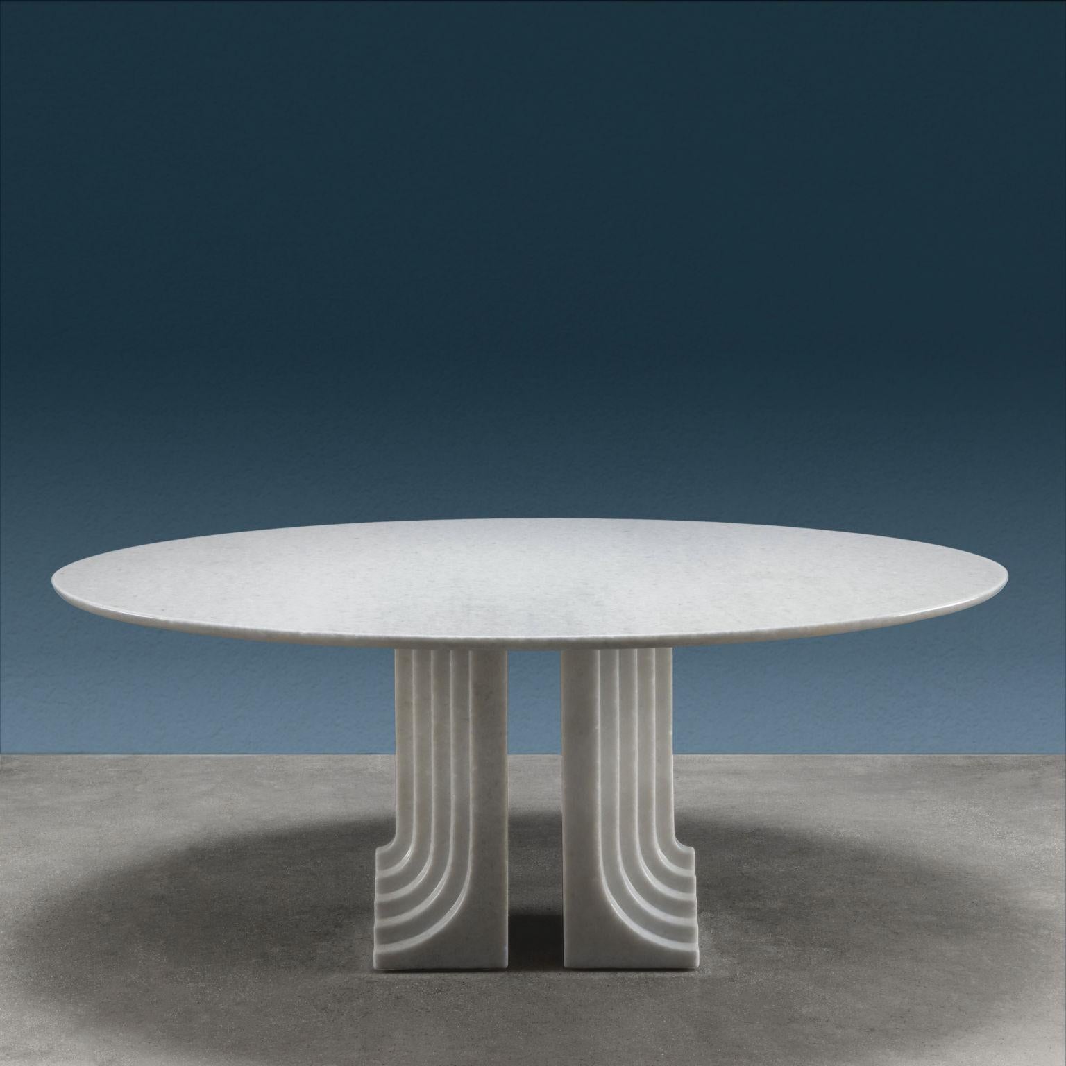 Iconic dining table with oval top model 'Samo' designed by Carlo Scarpa in 1970 and produced by Simon; in white saccaroid marble. 