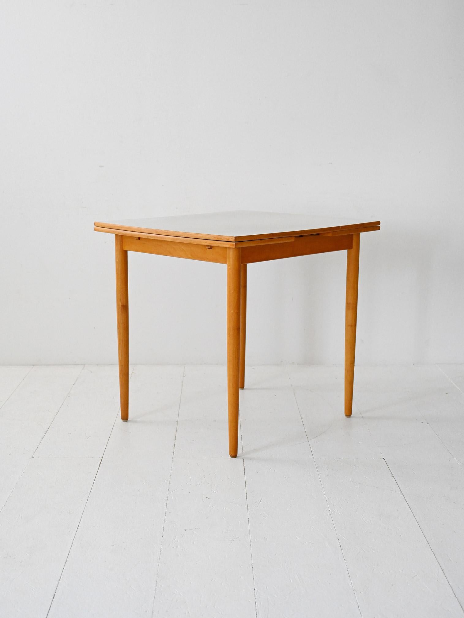 Scandinave moderne Table à rallonge scandinave en formica par Edsbyverken en vente
