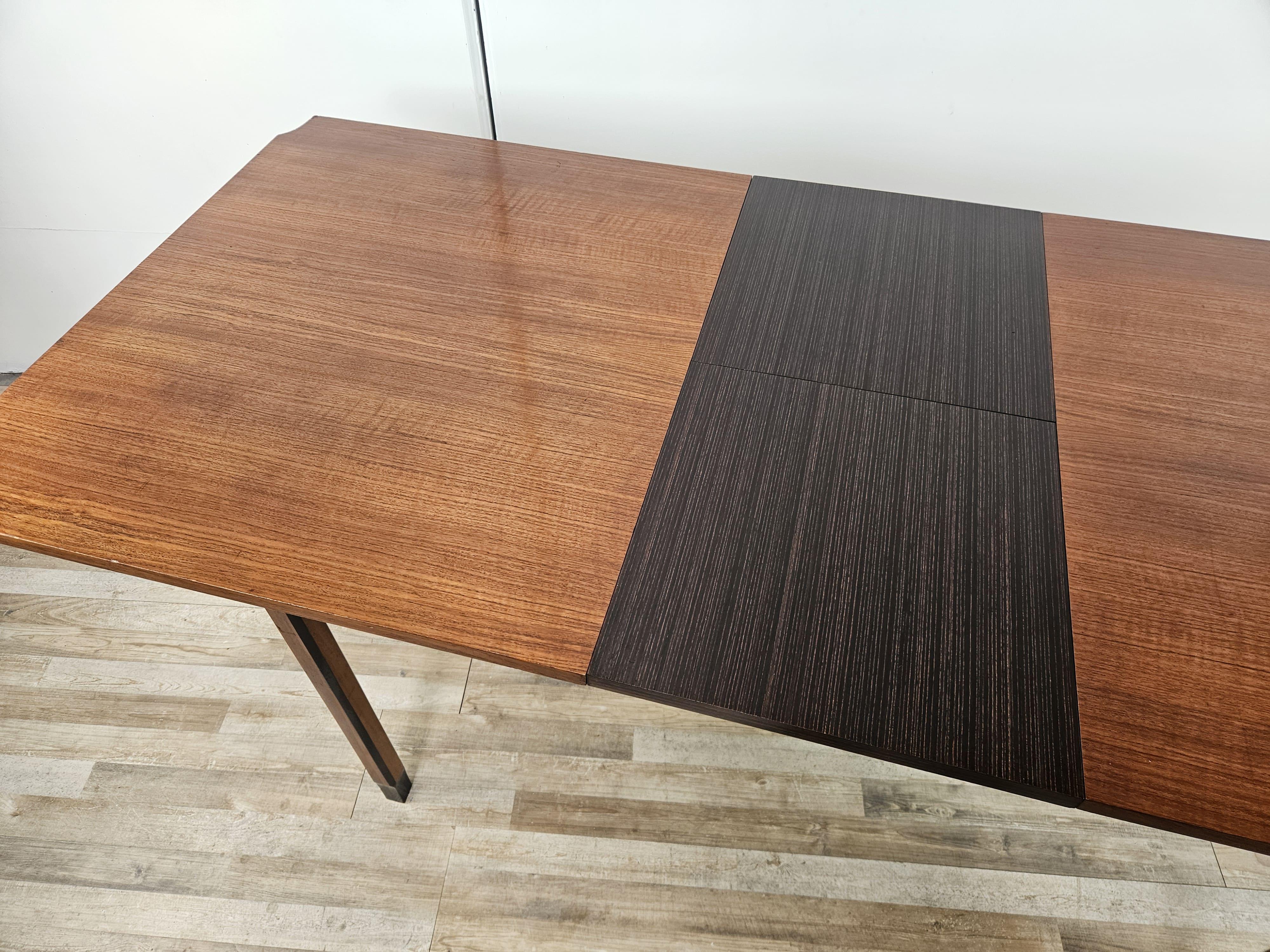 Skandinavischer Ausziehtisch aus Teakholz aus den 1970er Jahren im Angebot 13