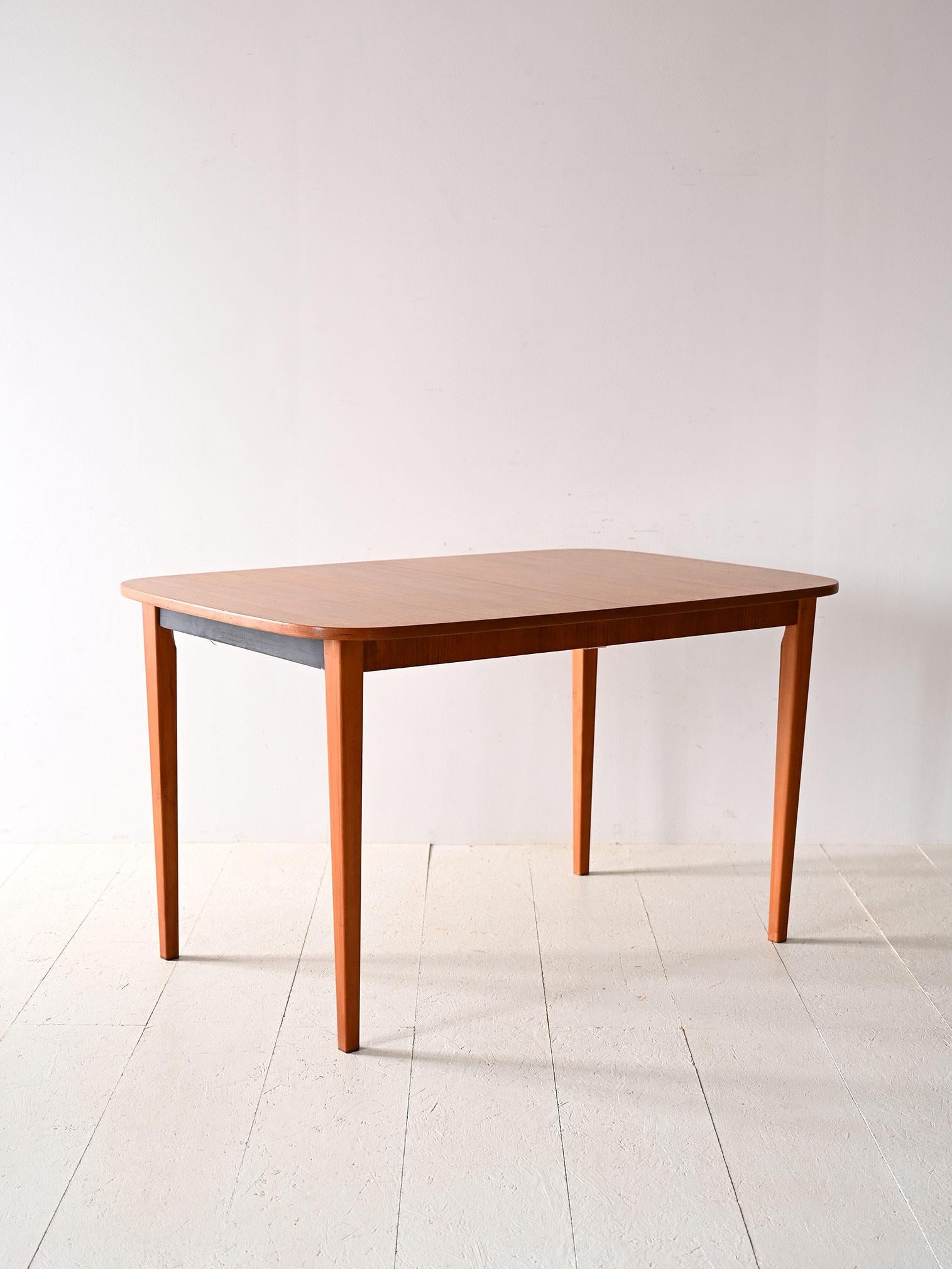Scandinave moderne Table à rallonge scandinave des années 60 de style danois en vente