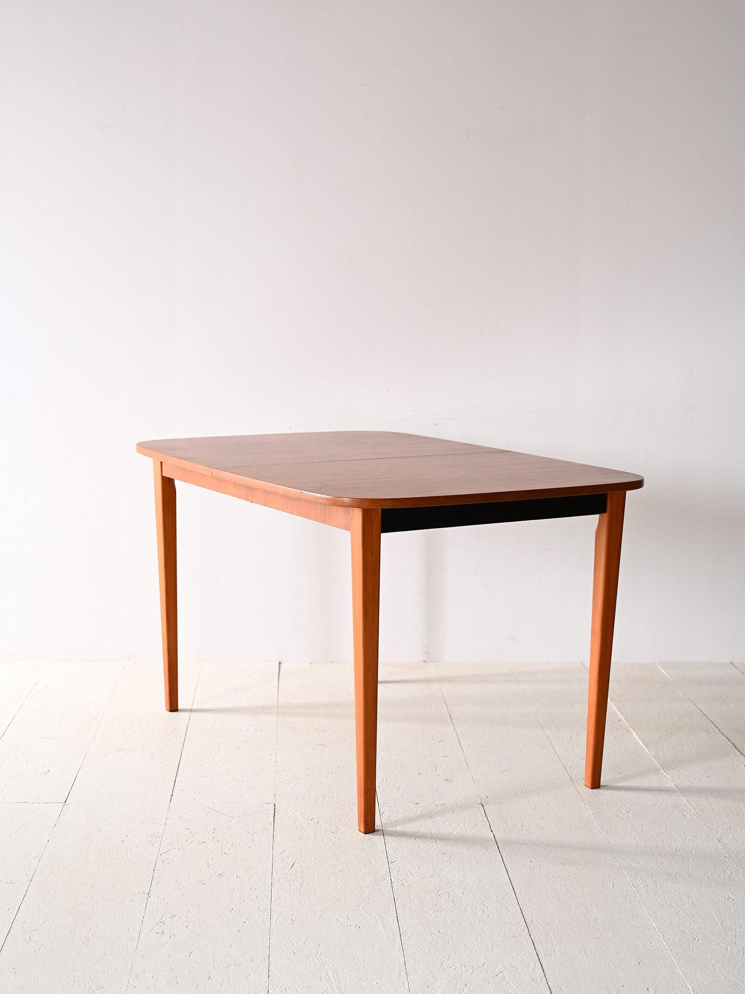 Scandinavian extending table Danish style 1960s In Good Condition For Sale In Brescia, IT