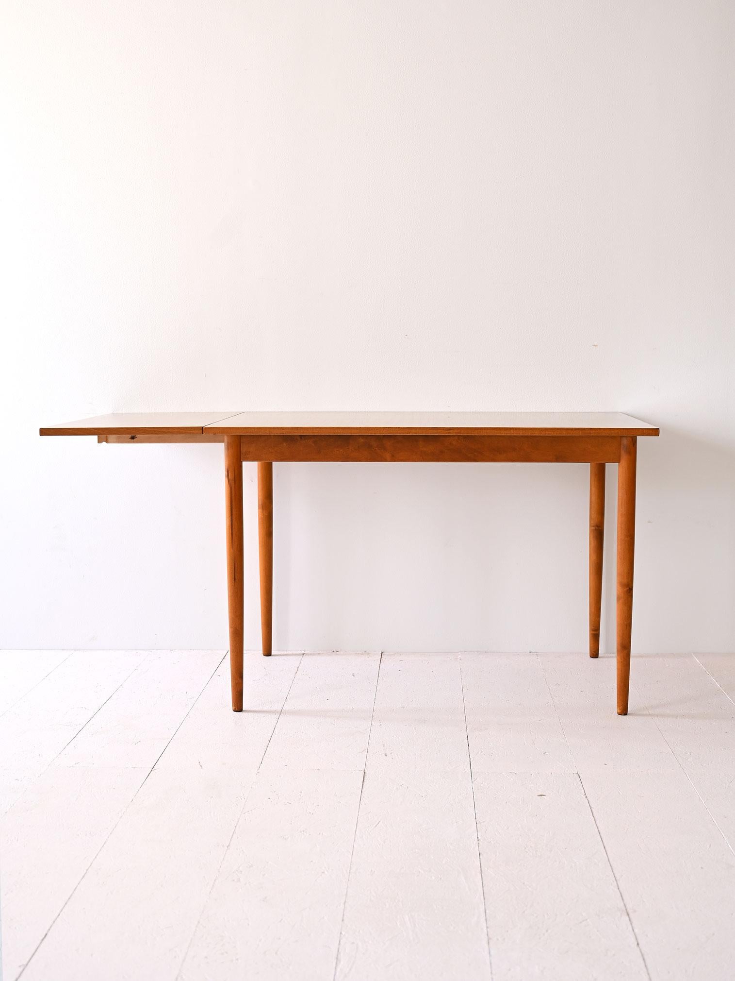 Mesa extensible escandinava años 70 - tablero de formica con tablero Escandinavo moderno en venta