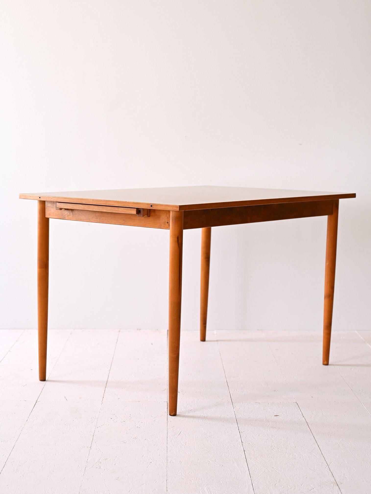 Mesa extensible escandinava años 70 - tablero de formica con tablero European en venta