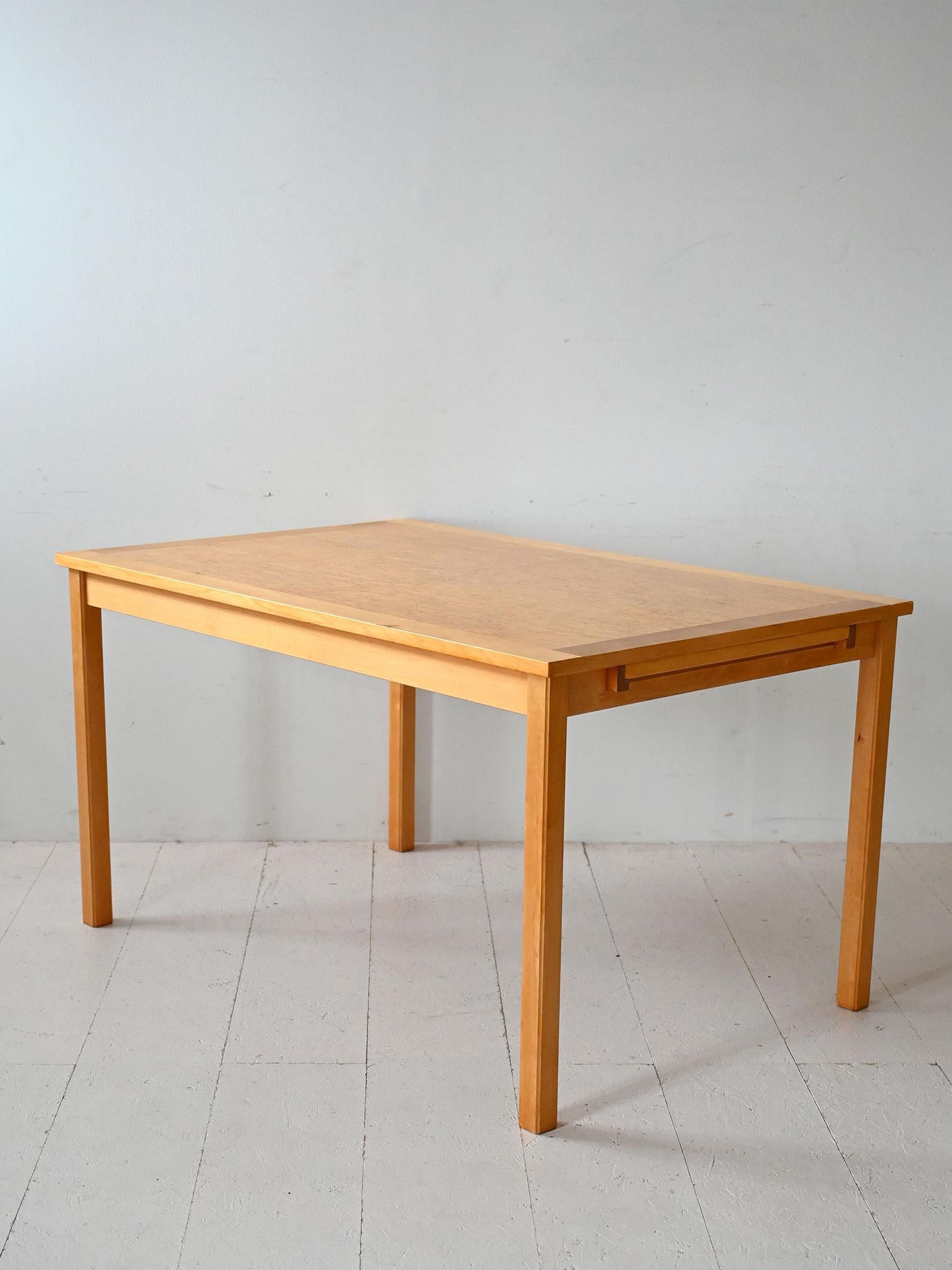 Skandinavischer Tisch aus Birke Skaraborgs 1980er Jahre (Swedish) im Angebot