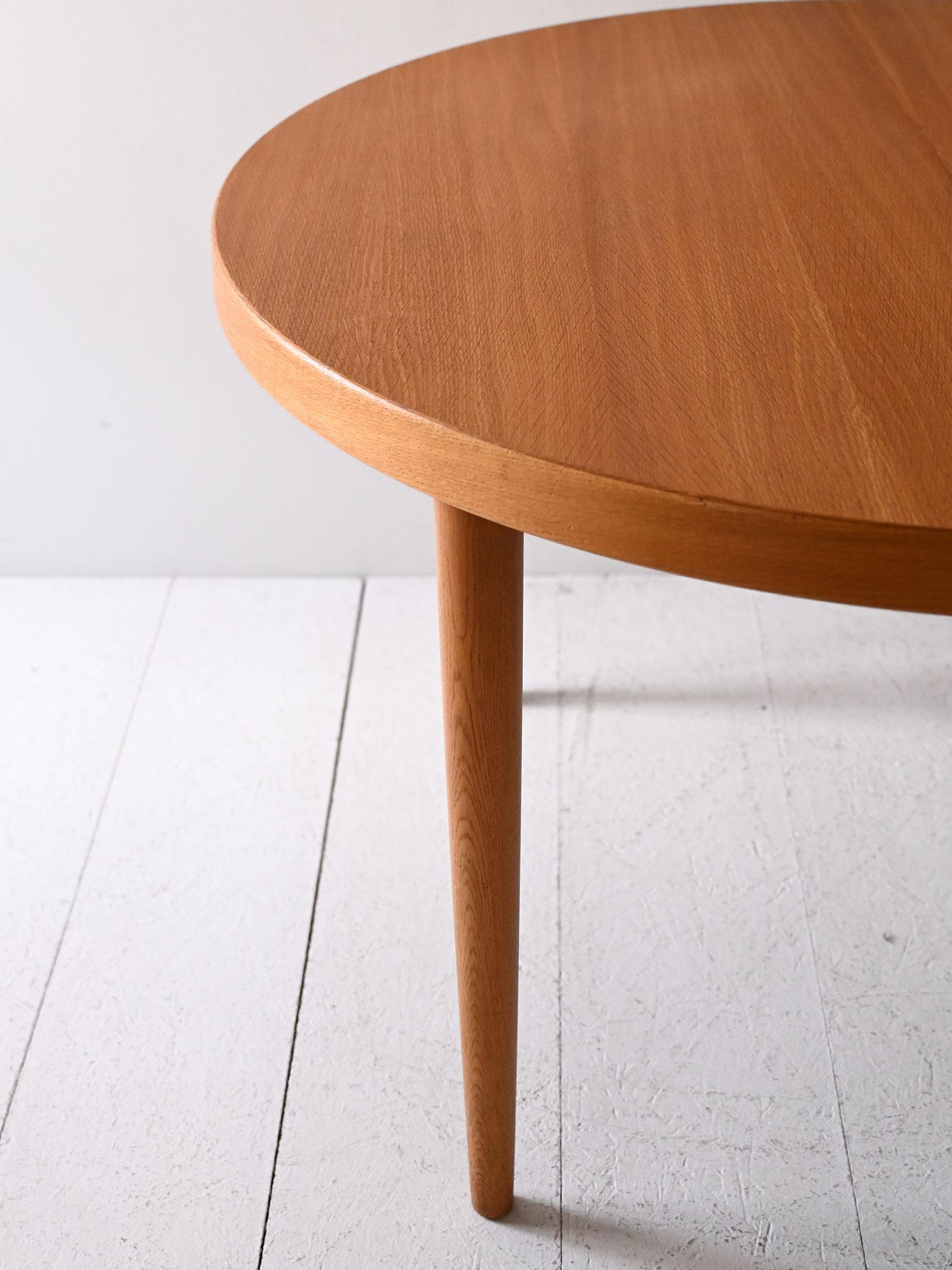 Tavolo scandinavo in rovere di Willy Schou Andersen For Sale 4