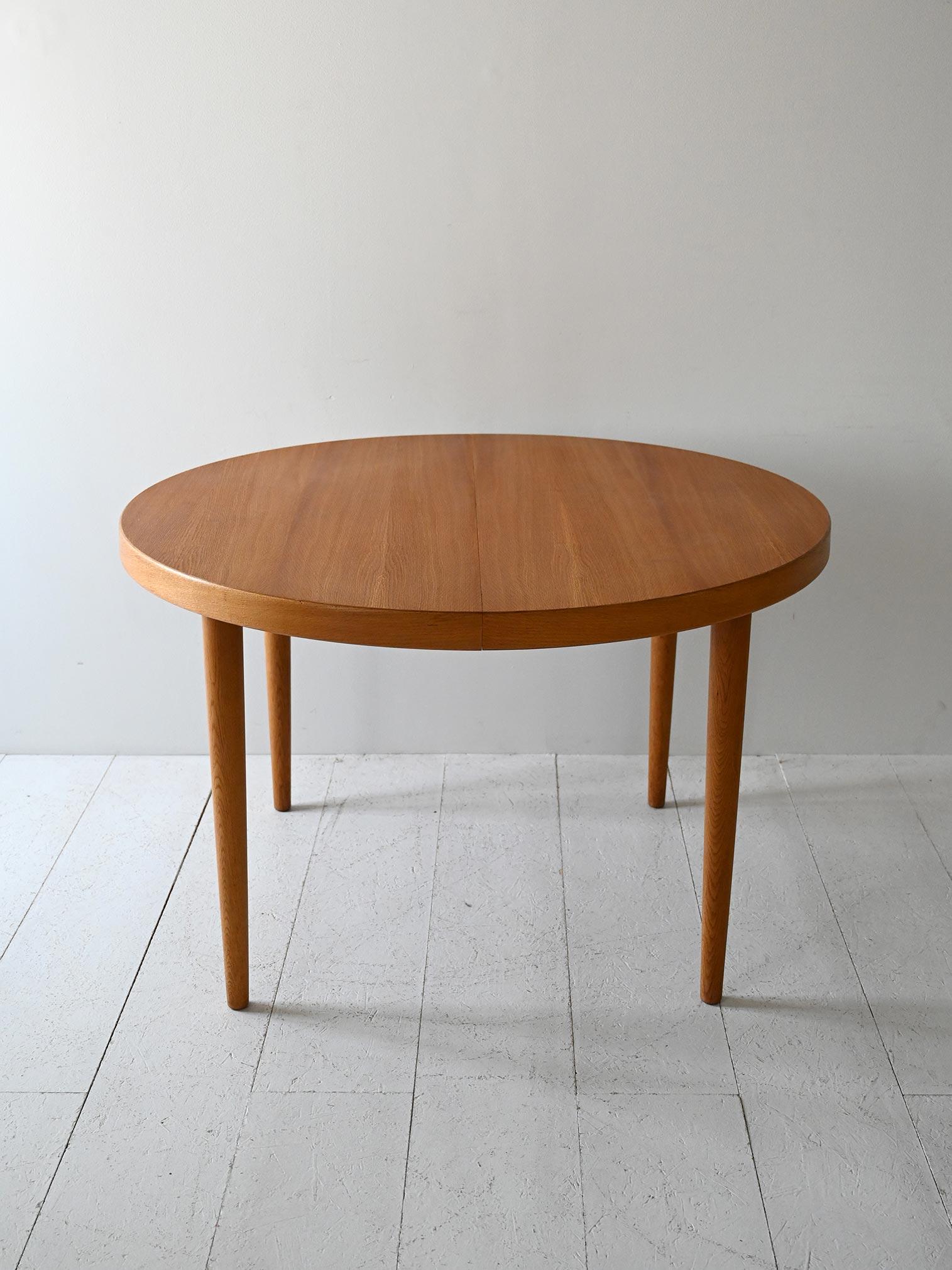 Tavolo scandinavo in rovere di Willy Schou Andersen For Sale 1