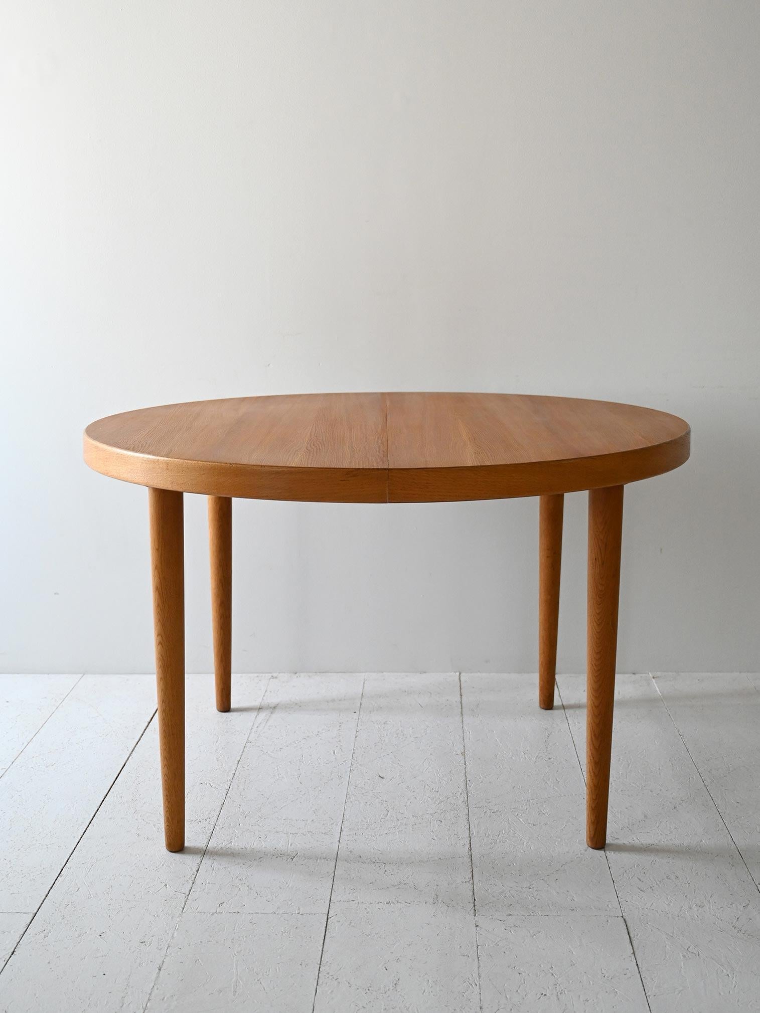 Tavolo scandinavo in rovere di Willy Schou Andersen For Sale 2