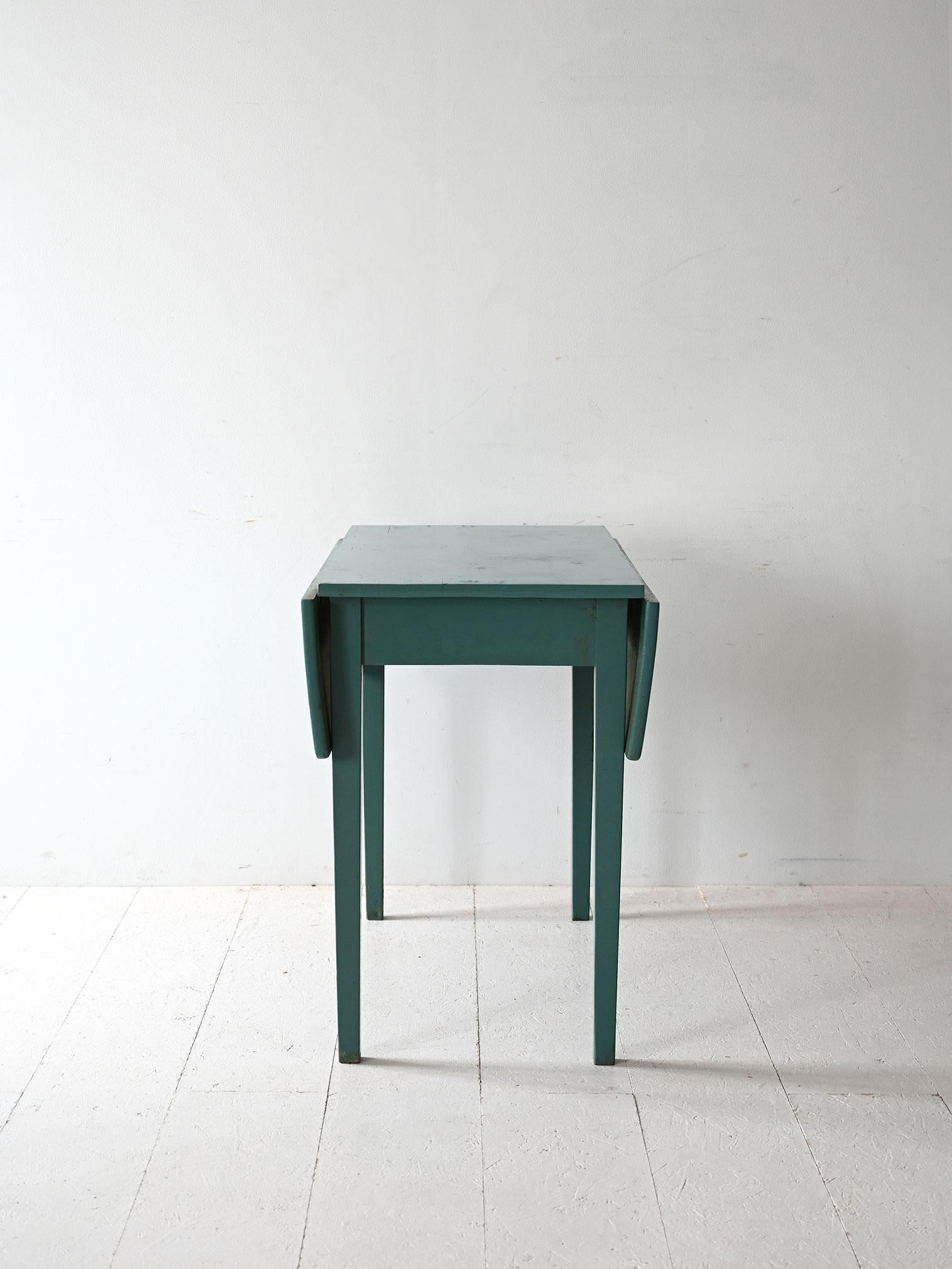 Scandinavian vintage folding table, 1950s In Good Condition For Sale In Brescia, IT