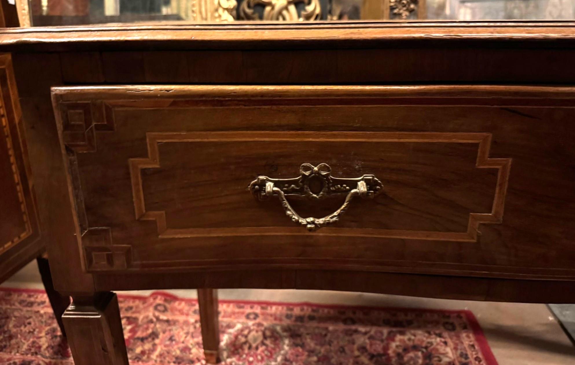 Table à écrire en bois plaqué avec tiroir central, Italie Bon état - En vente à Cuneo, Italy (CN)