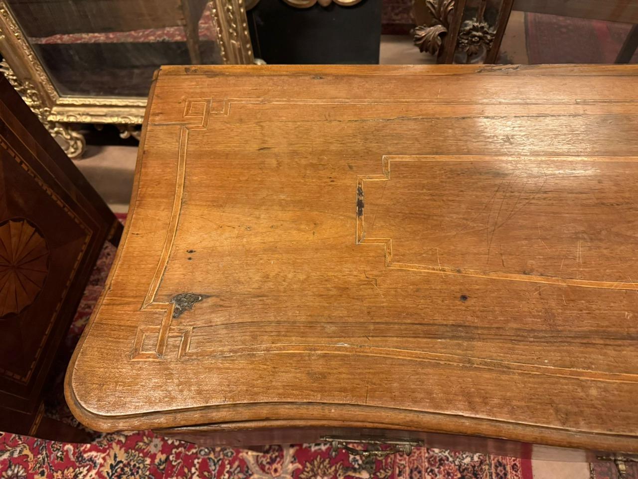 Table à écrire en bois plaqué avec tiroir central, Italie en vente 1