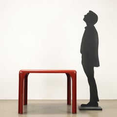 Tavolo 'Stadio 100' di Vico Magistretti Produzione Artemide anni '70 rosso