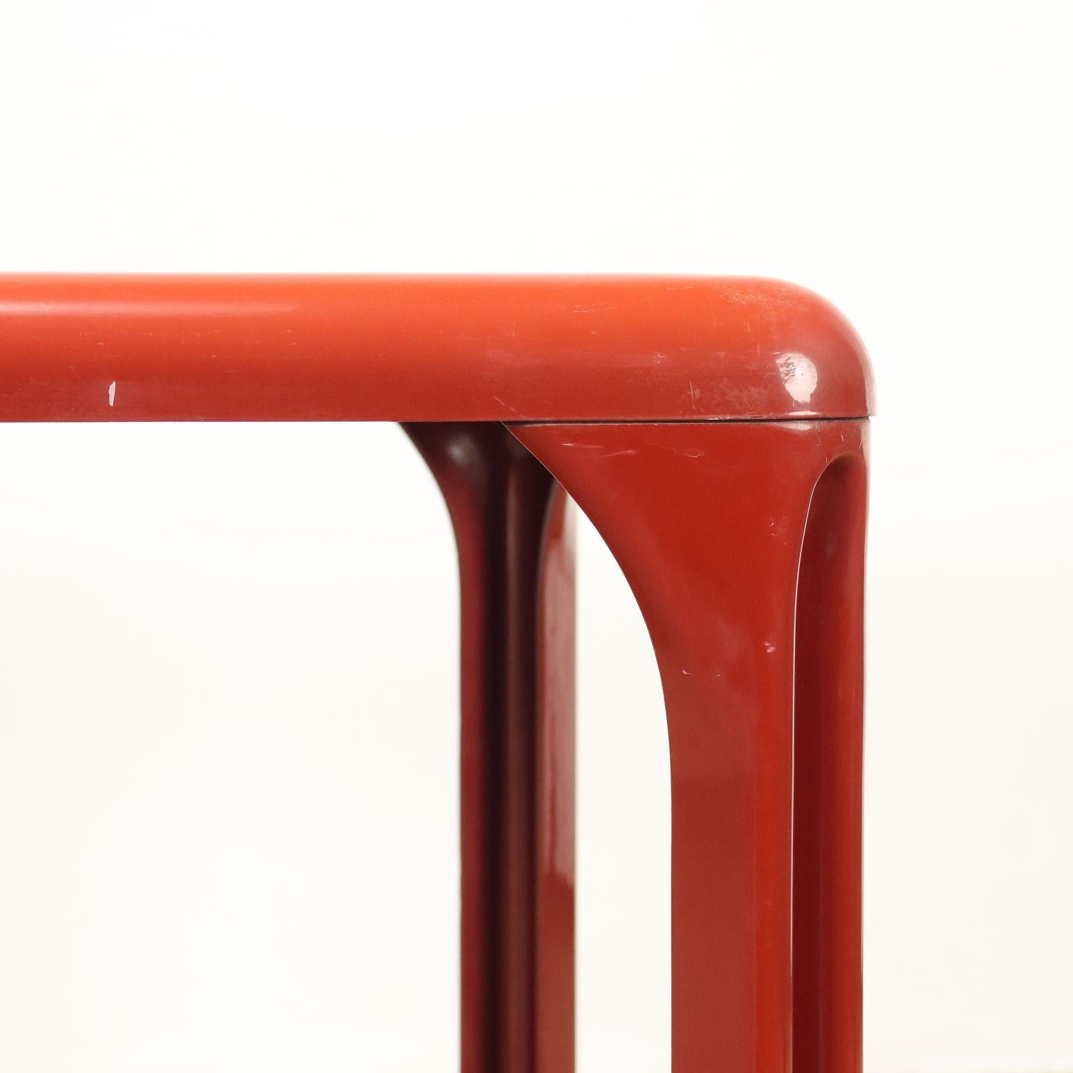 Tavolo 'Stadio 100' di Vico Magistretti Produzione Artemide anni '70 rosso In Good Condition For Sale In Milano, IT