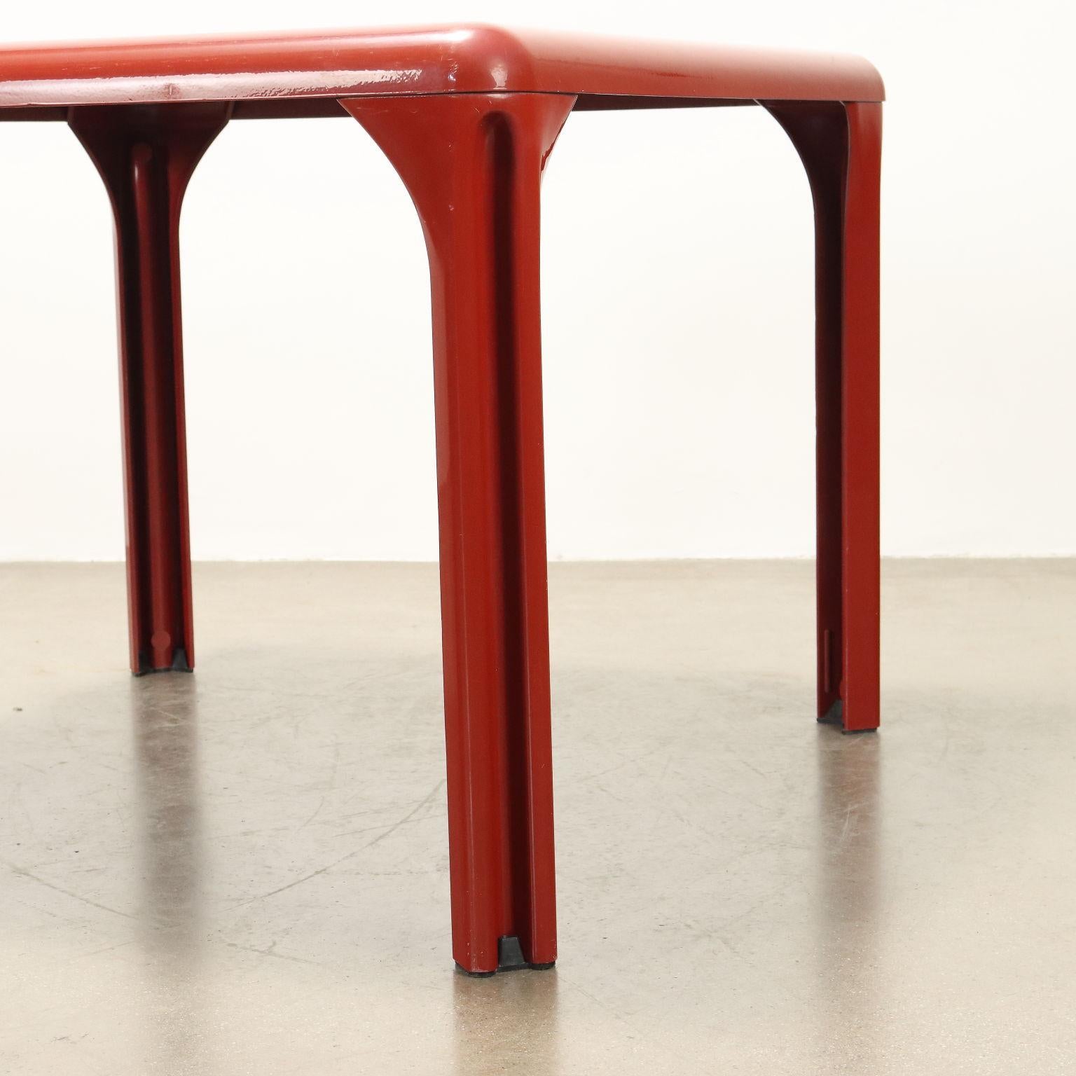 Late 20th Century Tavolo 'Stadio 100' di Vico Magistretti Produzione Artemide anni '70 rosso For Sale