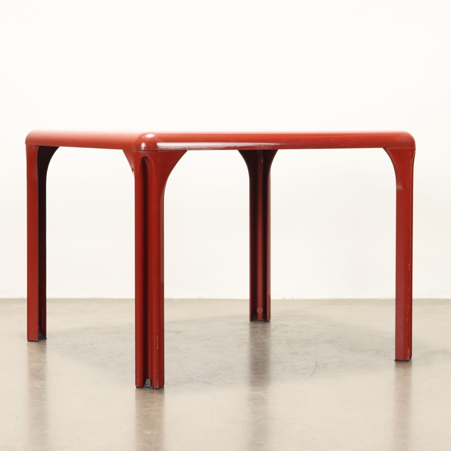 Plastic Tavolo 'Stadio 100' di Vico Magistretti Produzione Artemide anni '70 rosso For Sale