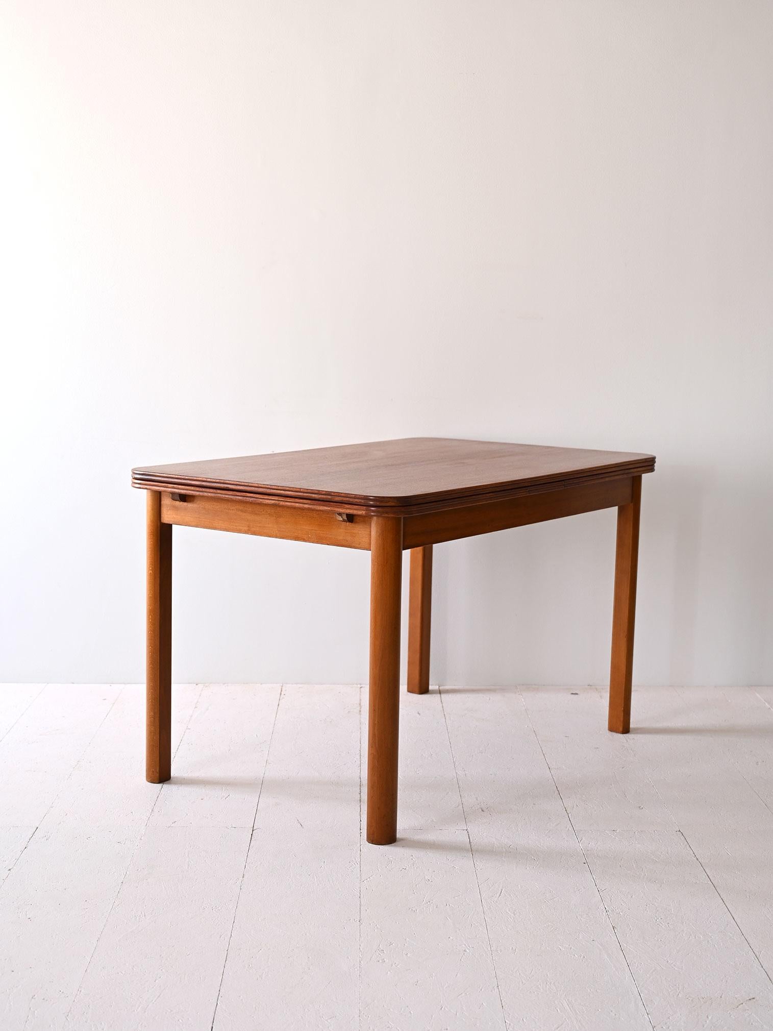 European Table à rallonge vintage suédoise en vente