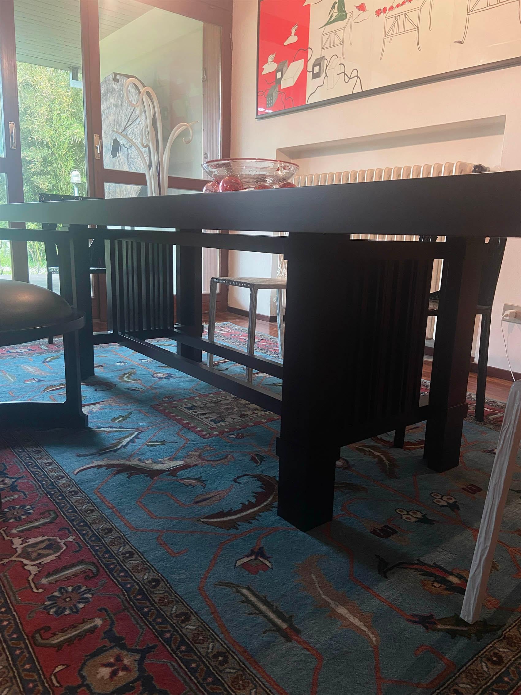 Taliesin table designed by Frank Lloyd Wright and manufactured by Cassina in 1925 In Excellent Condition For Sale In Ravenna, IT