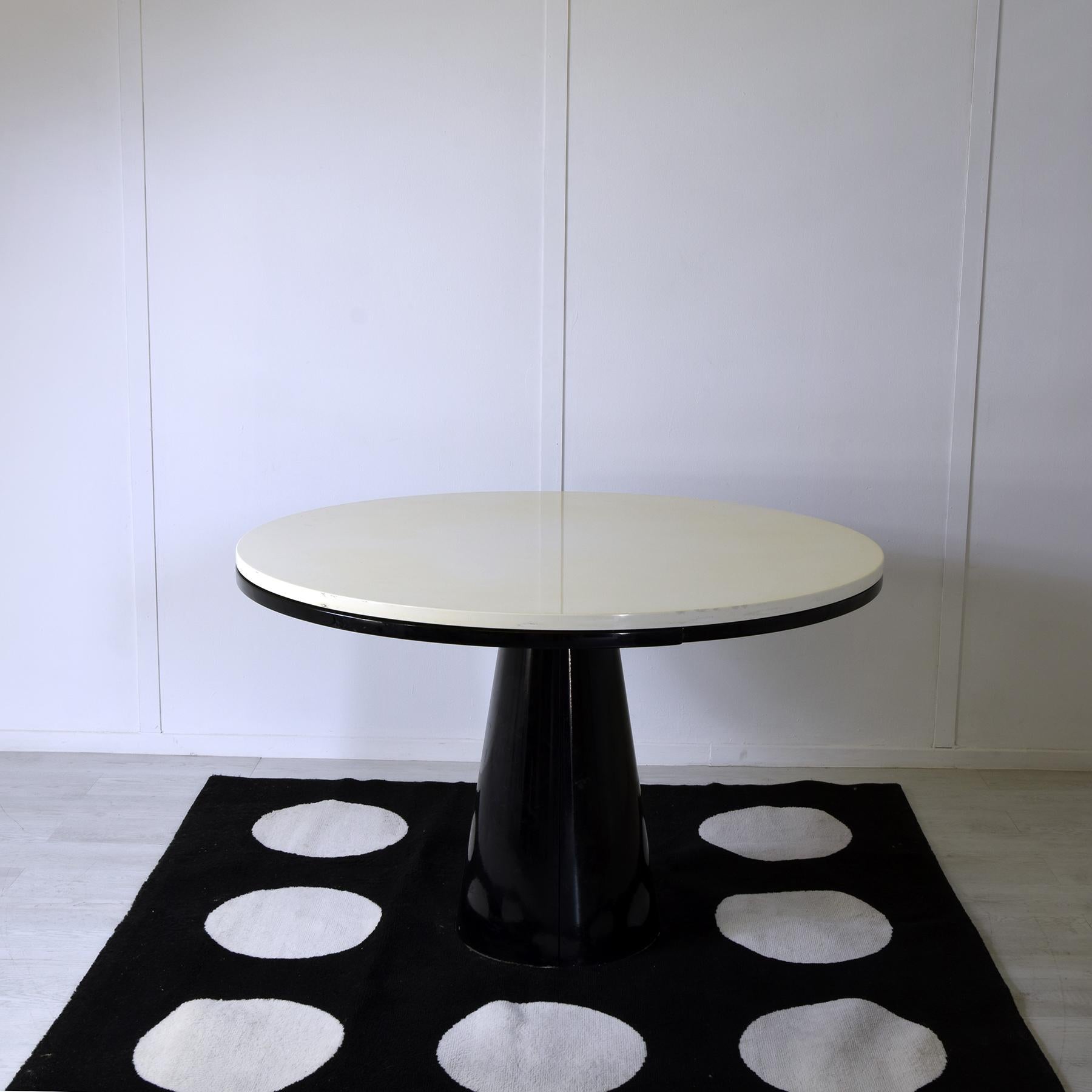 Round extendable table1980s in vendita 2