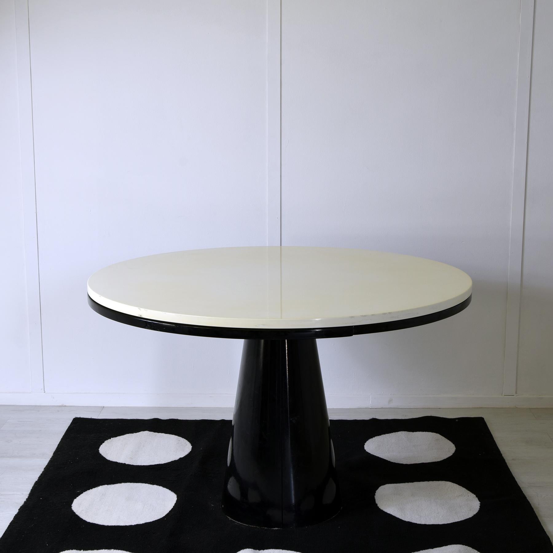 Round extendable table1980s in vendita 3
