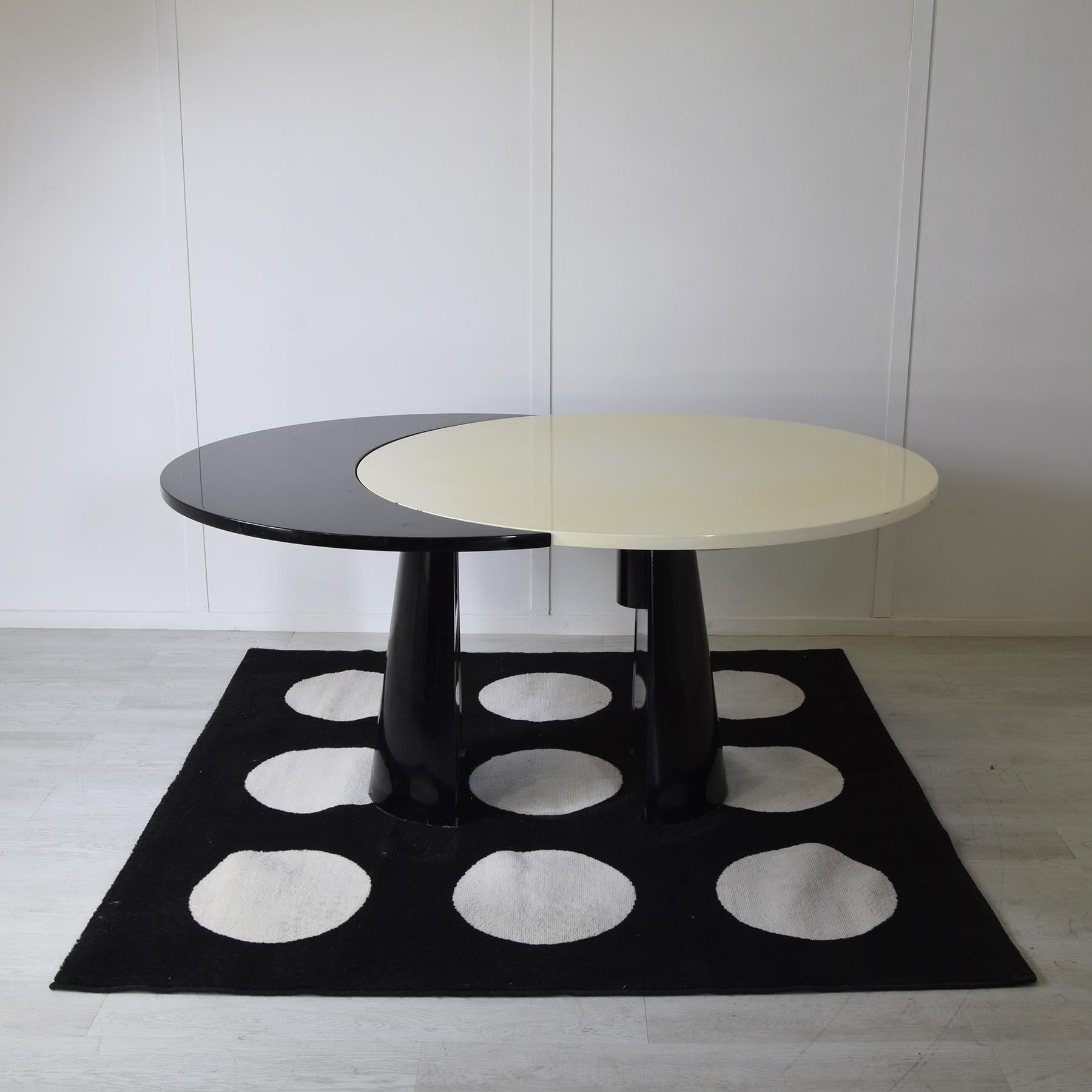 Round table in white lacquered wood with extendable moon-shaped extension in black lacquered wood Italian production early 1980s

When you purchase vintage design products on our website, the cost includes secure and careful packaging. Each item