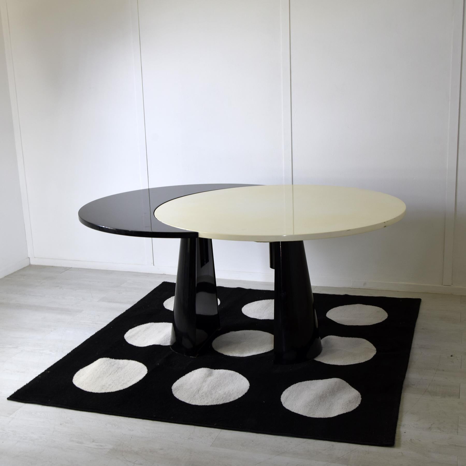 Laccato Round extendable table1980s in vendita