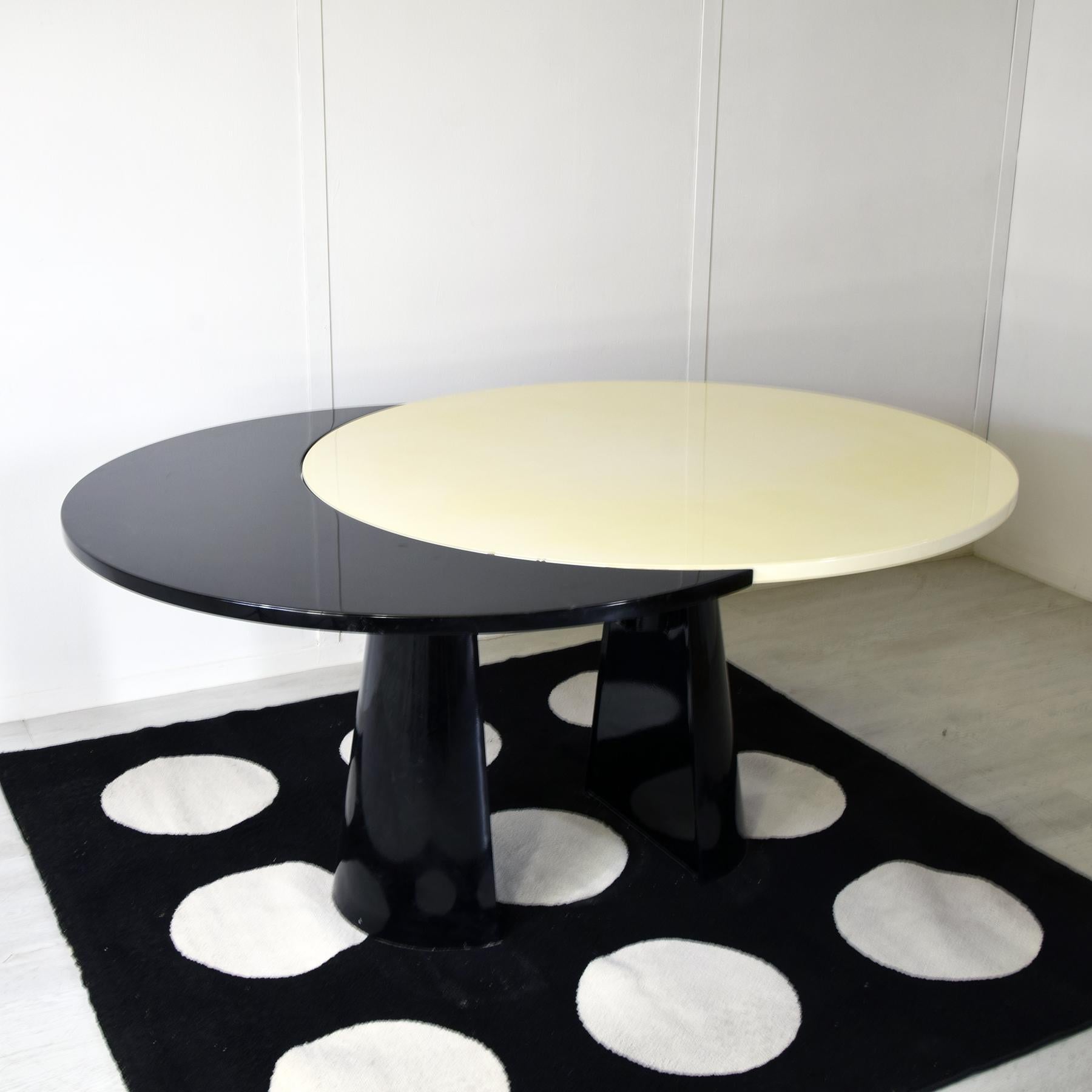 Round extendable table1980s In condizioni buone in vendita a bari, IT