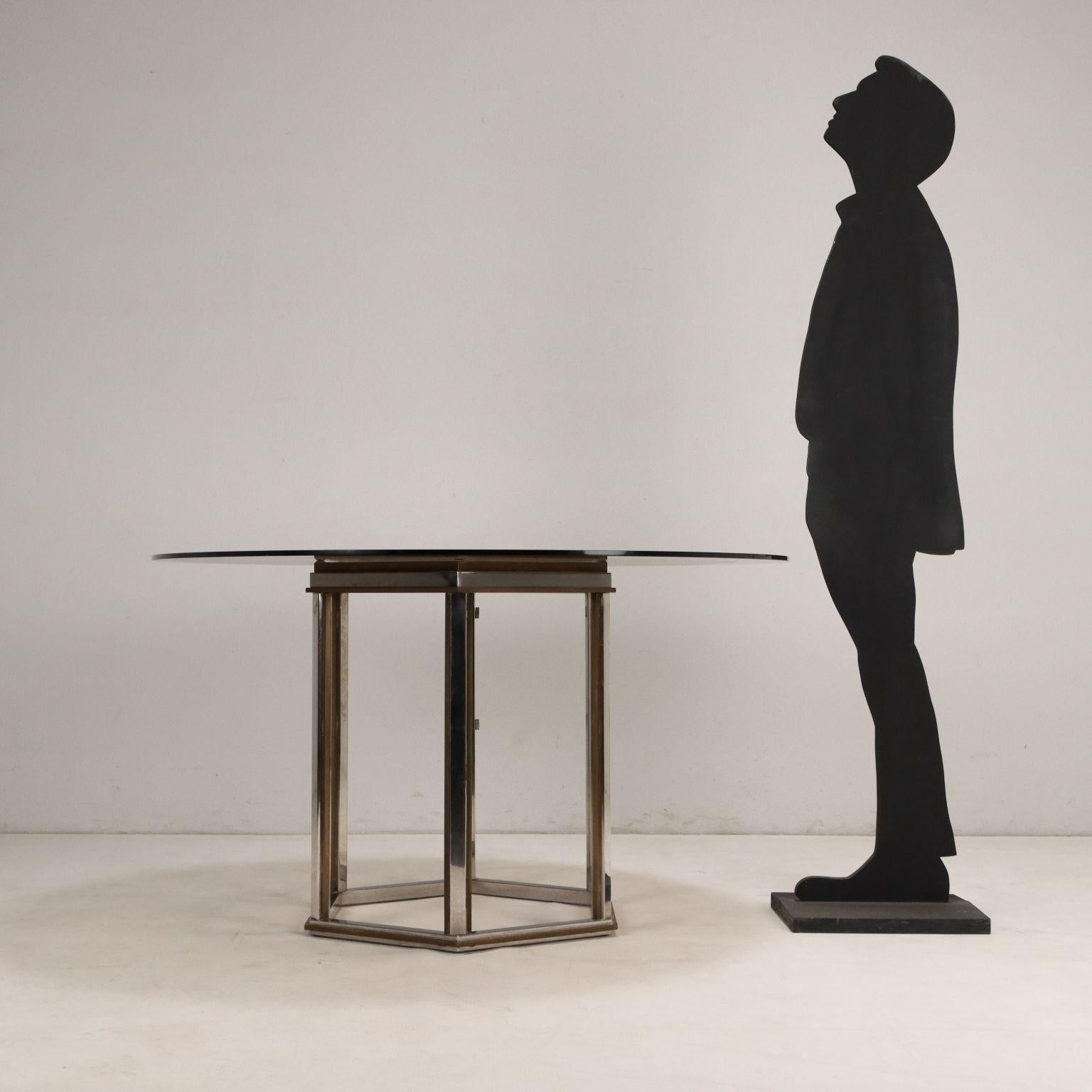 Mid-Century Modern 1970s round table with brass base and smoked glass For Sale