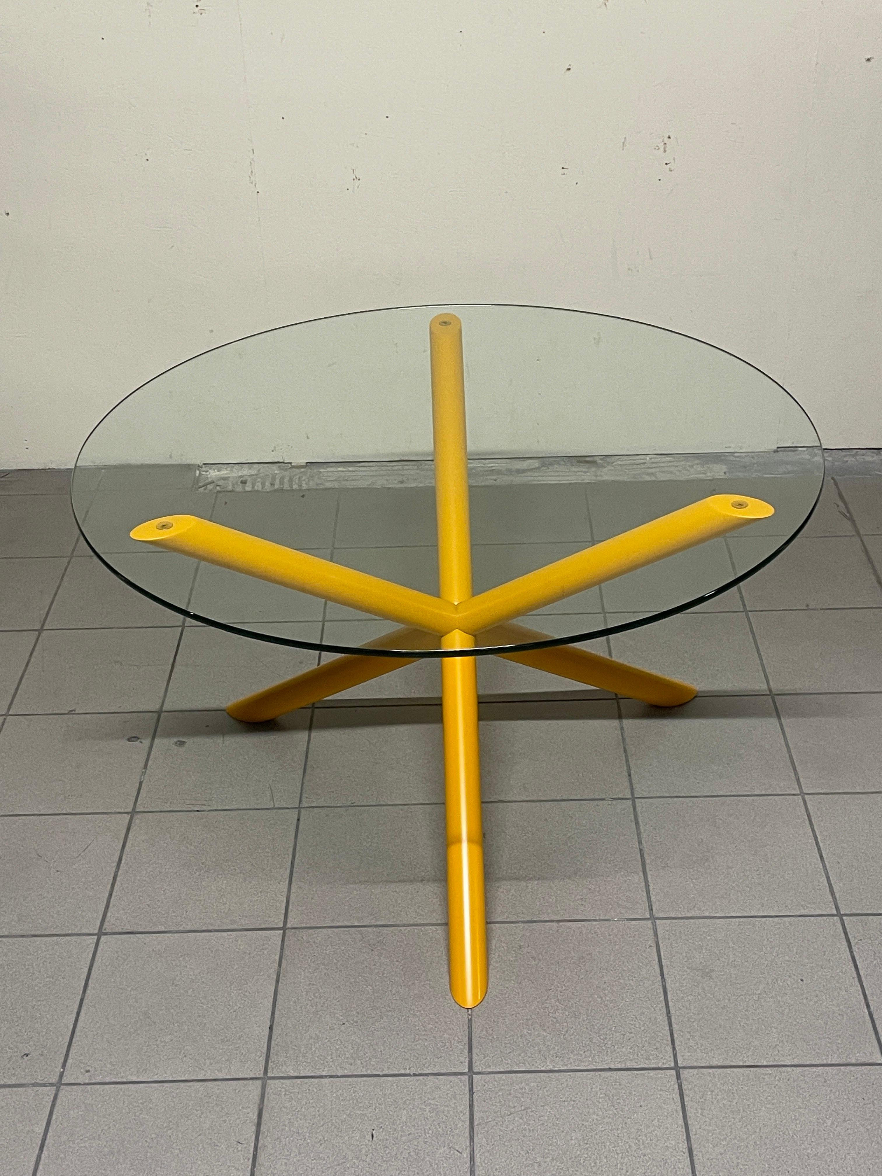 1970s round table with metal foot and crystal top For Sale 4