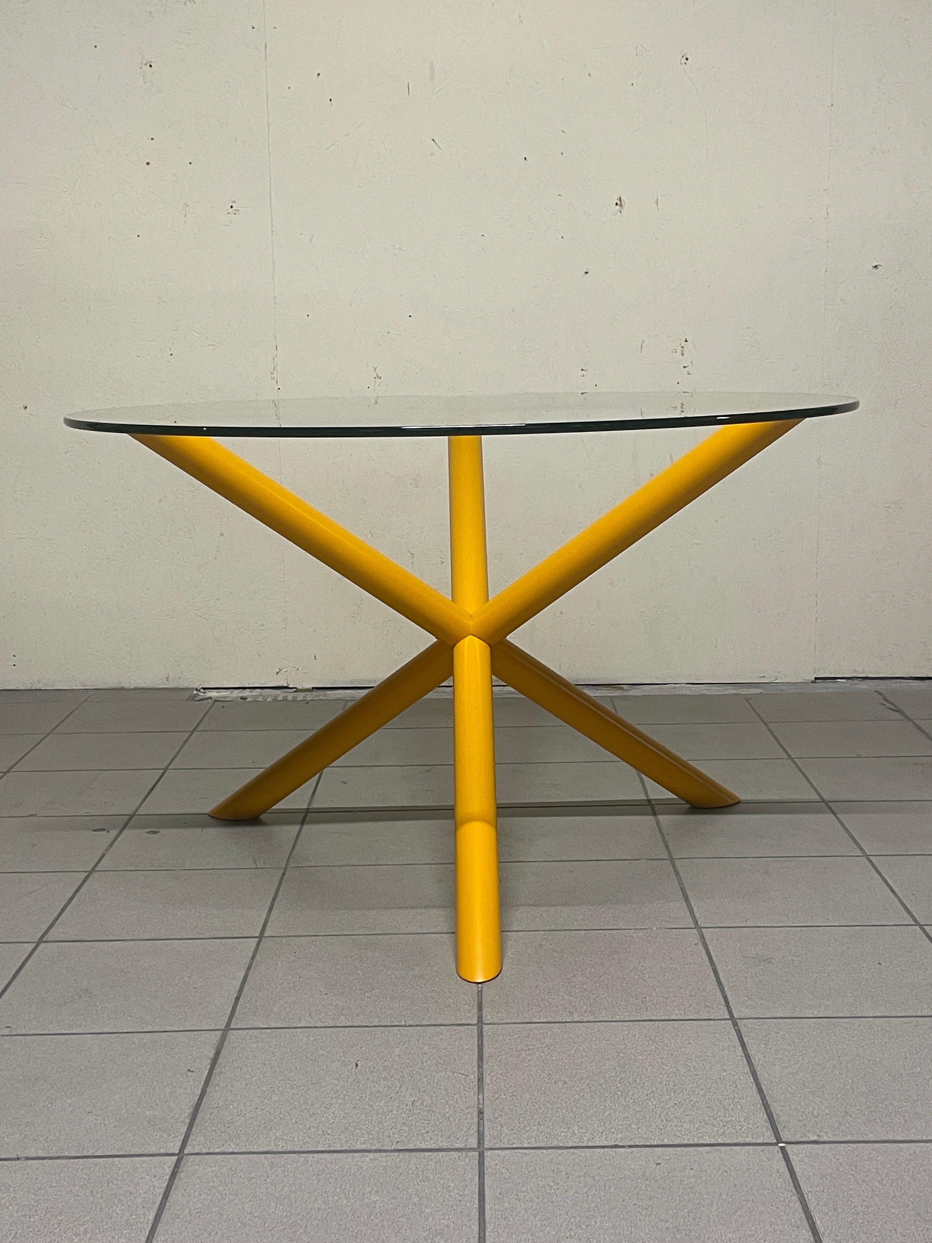 1970s round table with metal foot and crystal top For Sale 5