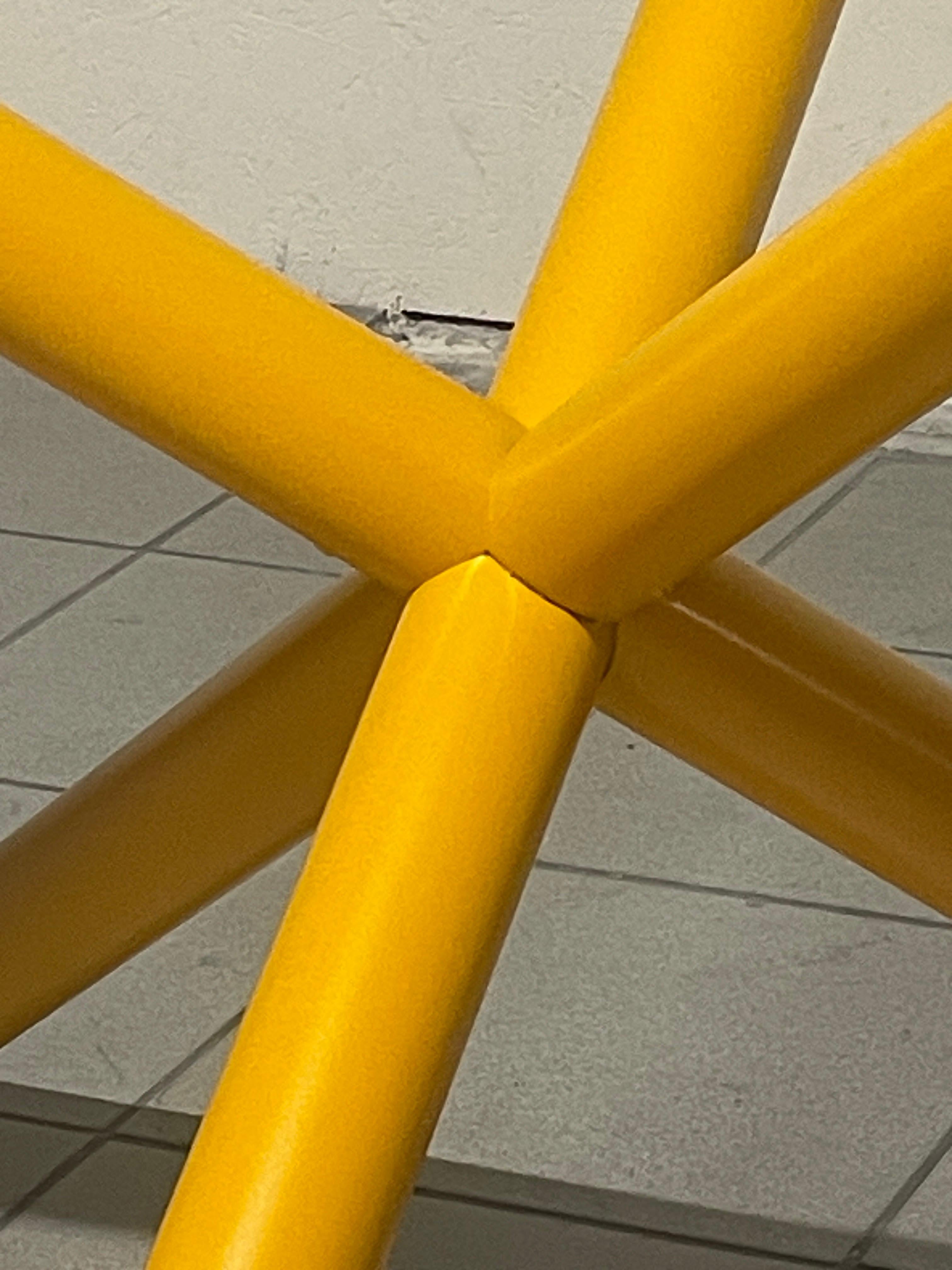 1970s round table with metal foot and crystal top For Sale 6