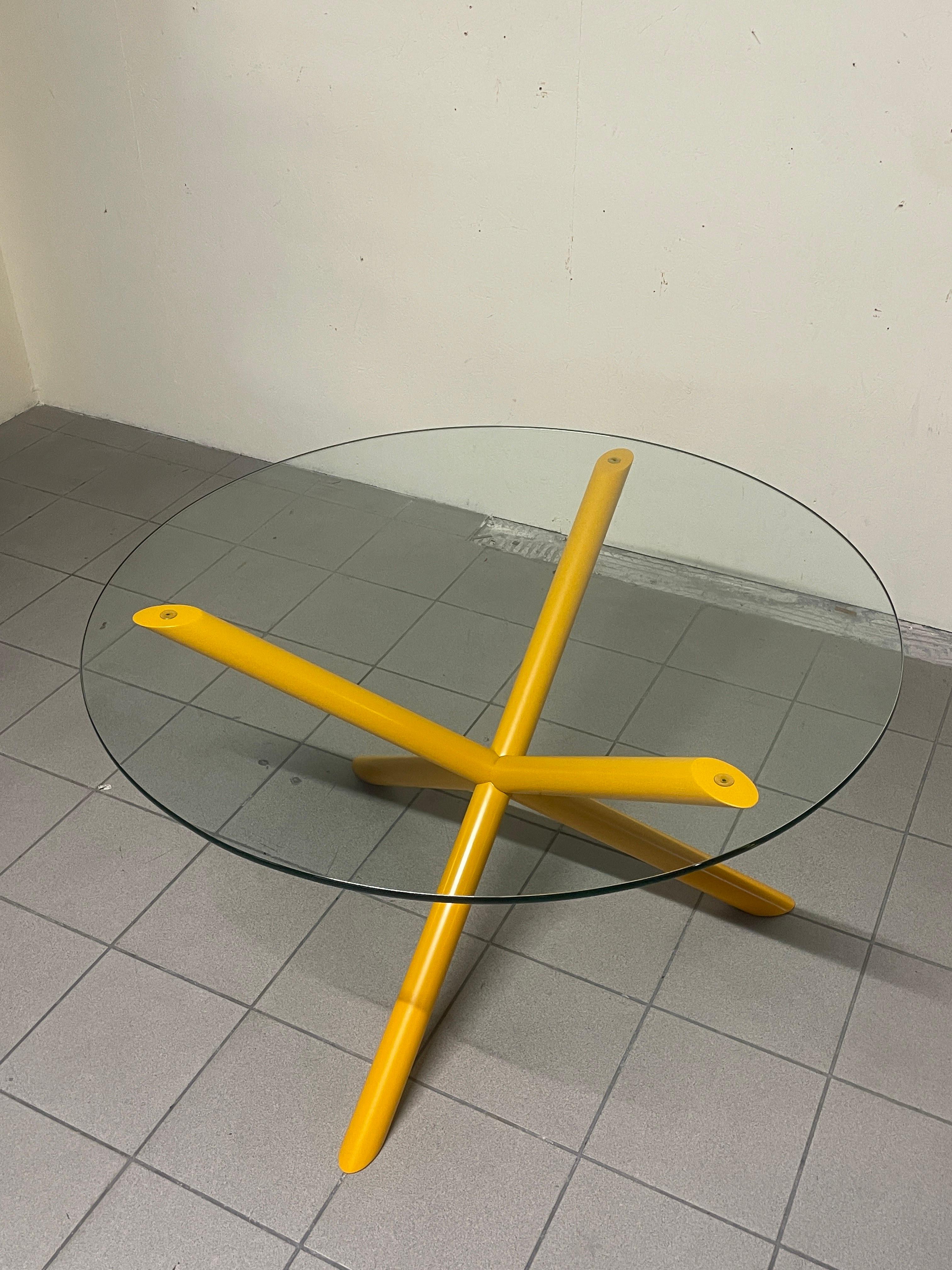 1970s round table with metal foot and crystal top For Sale 7