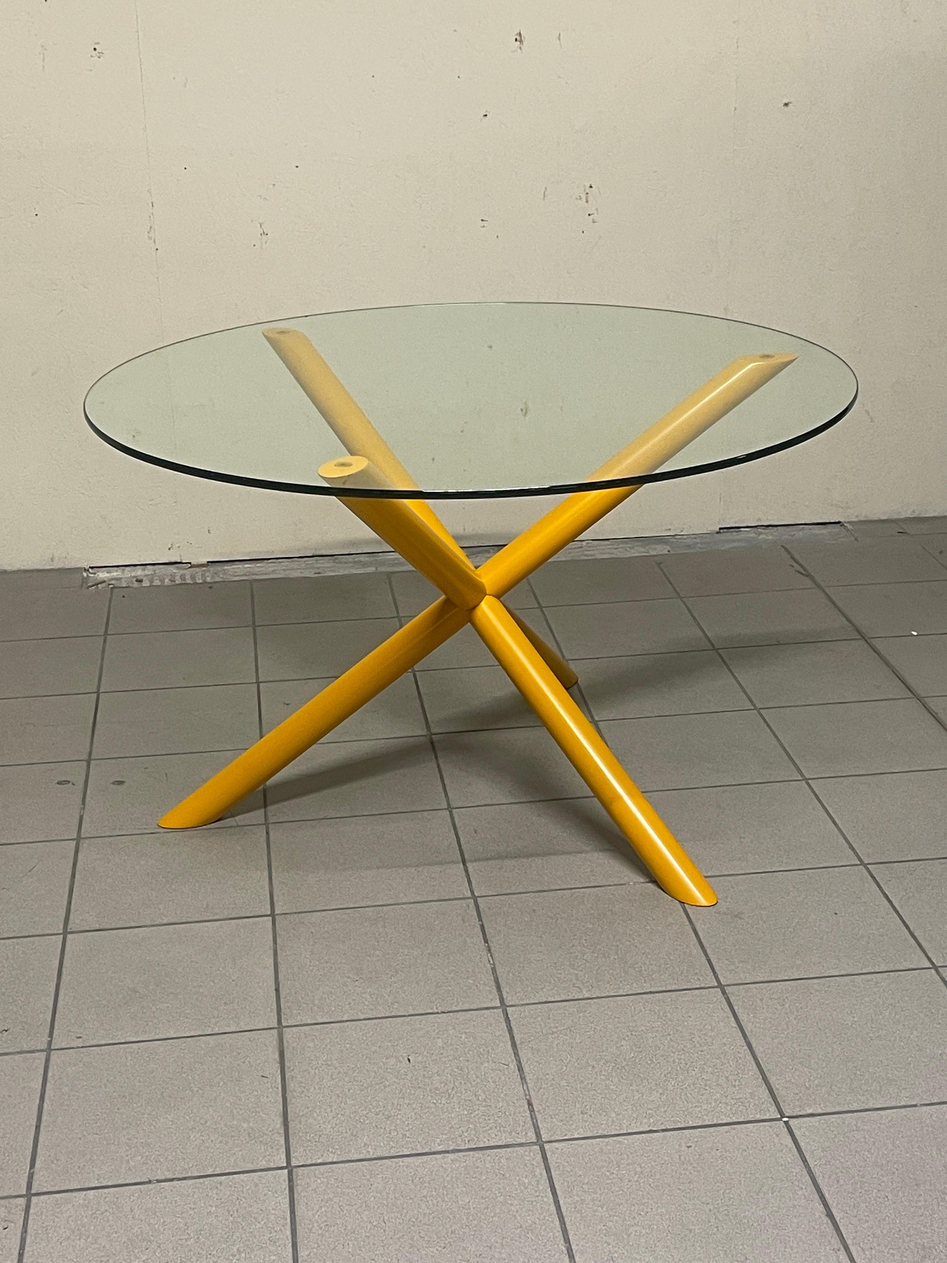 1970s round table with metal foot and crystal top For Sale 10