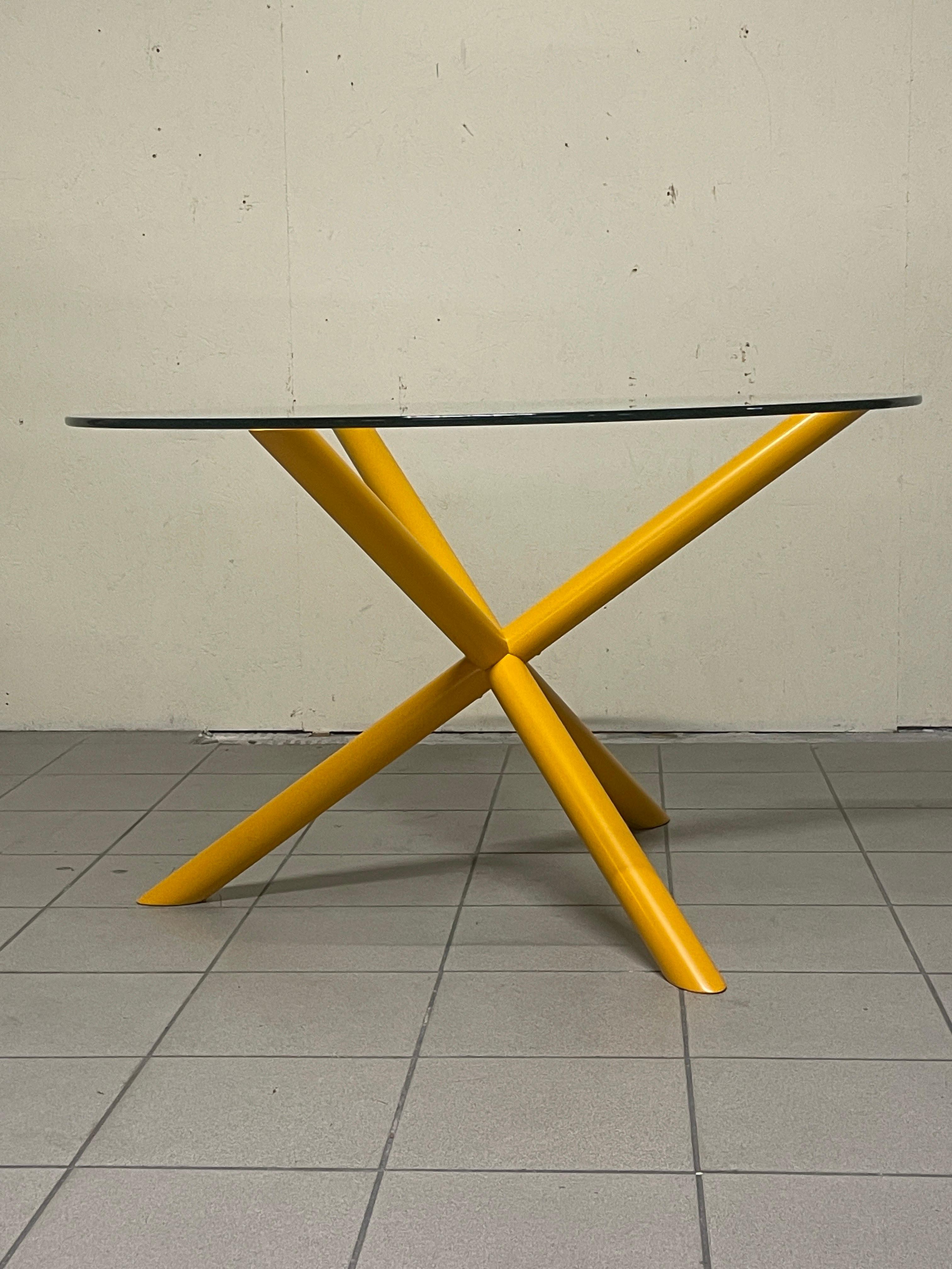 1970s round table with metal foot and crystal top For Sale 11