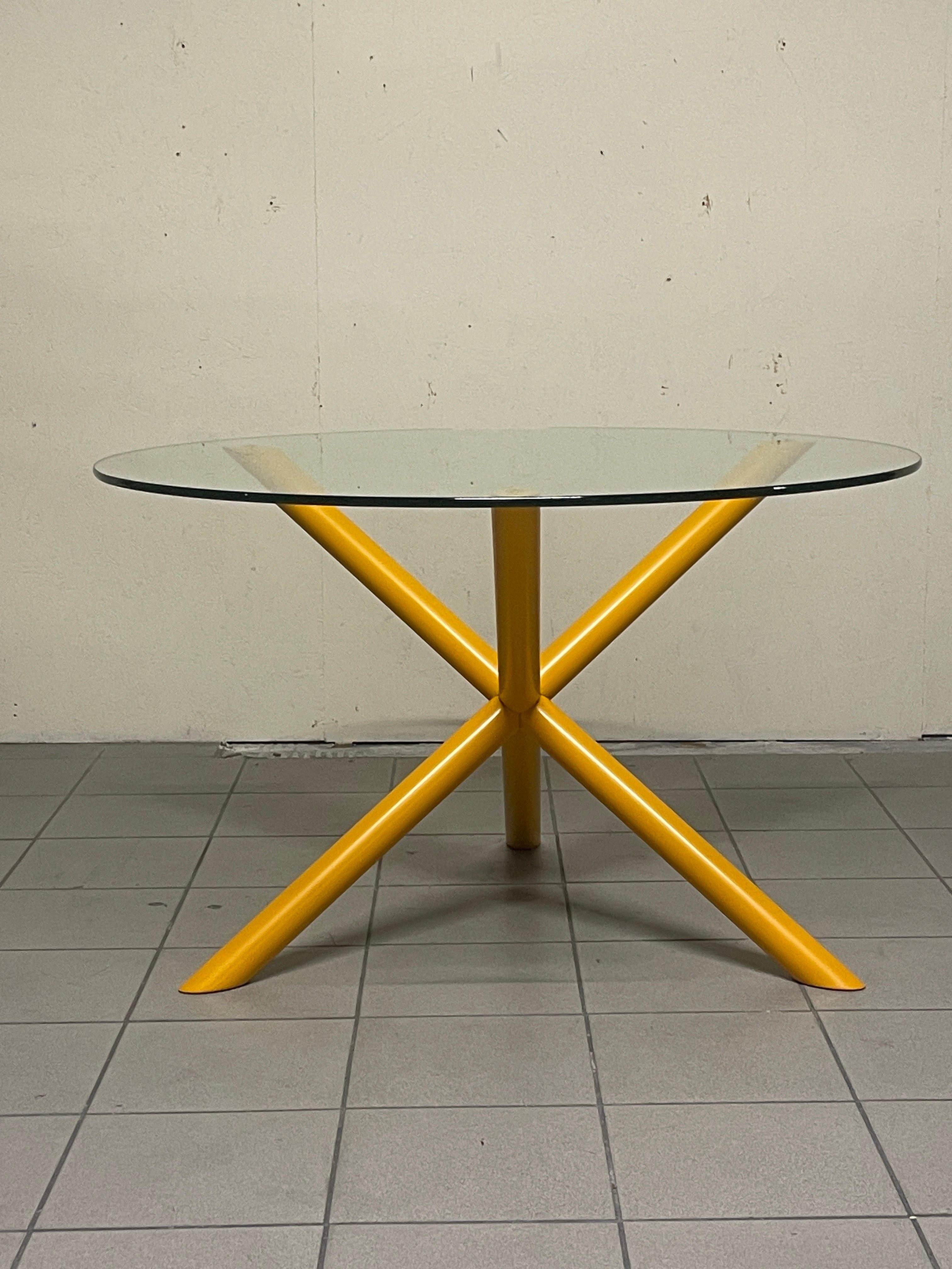 Italian 1970s round table with metal foot and crystal top For Sale