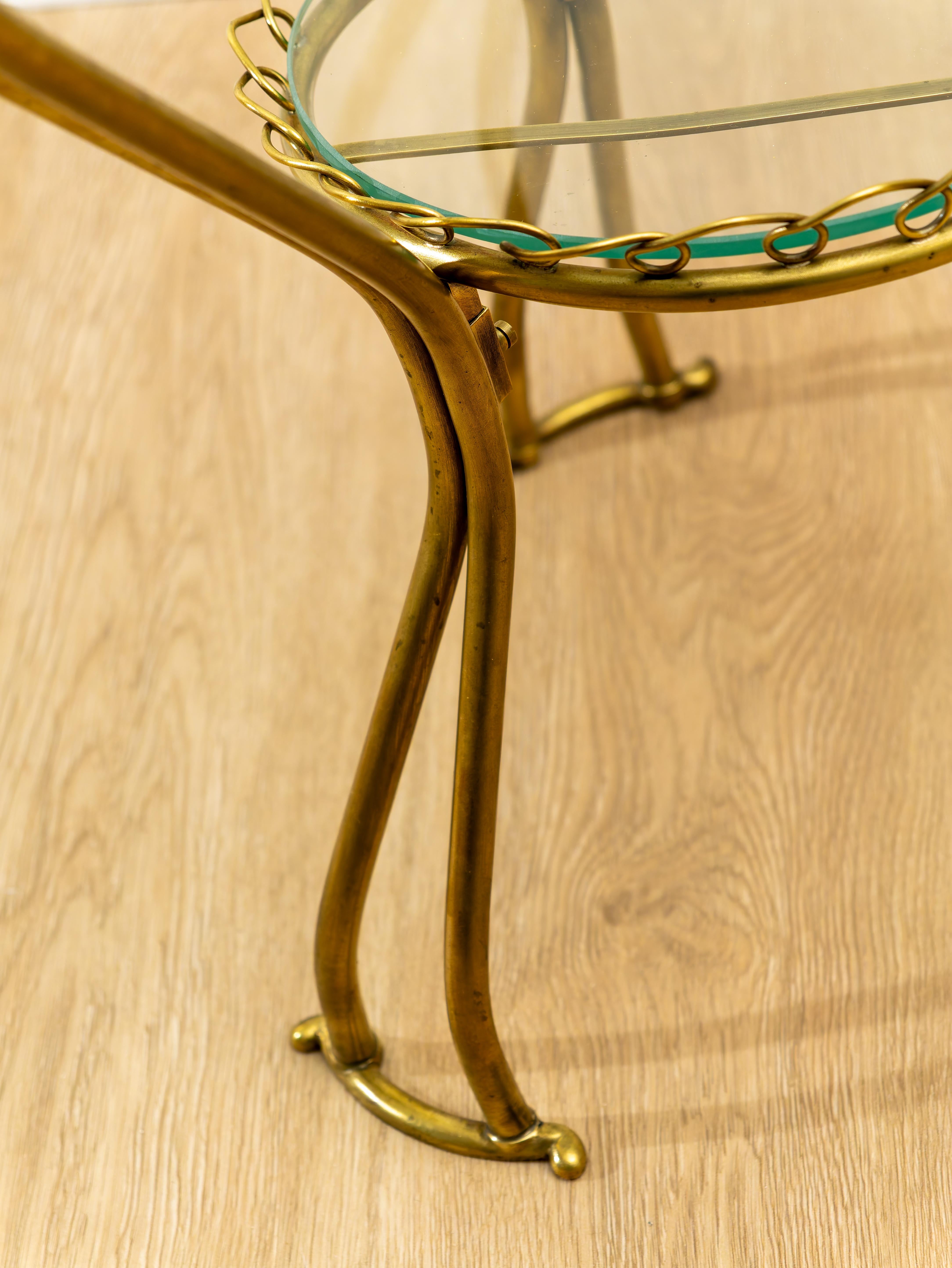 Brass round coffee table, 1950s In Good Condition For Sale In Bastia Umbra, IT