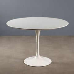 Tavolo Tondo 'Tulip' di Eero Saarinen per Knoll