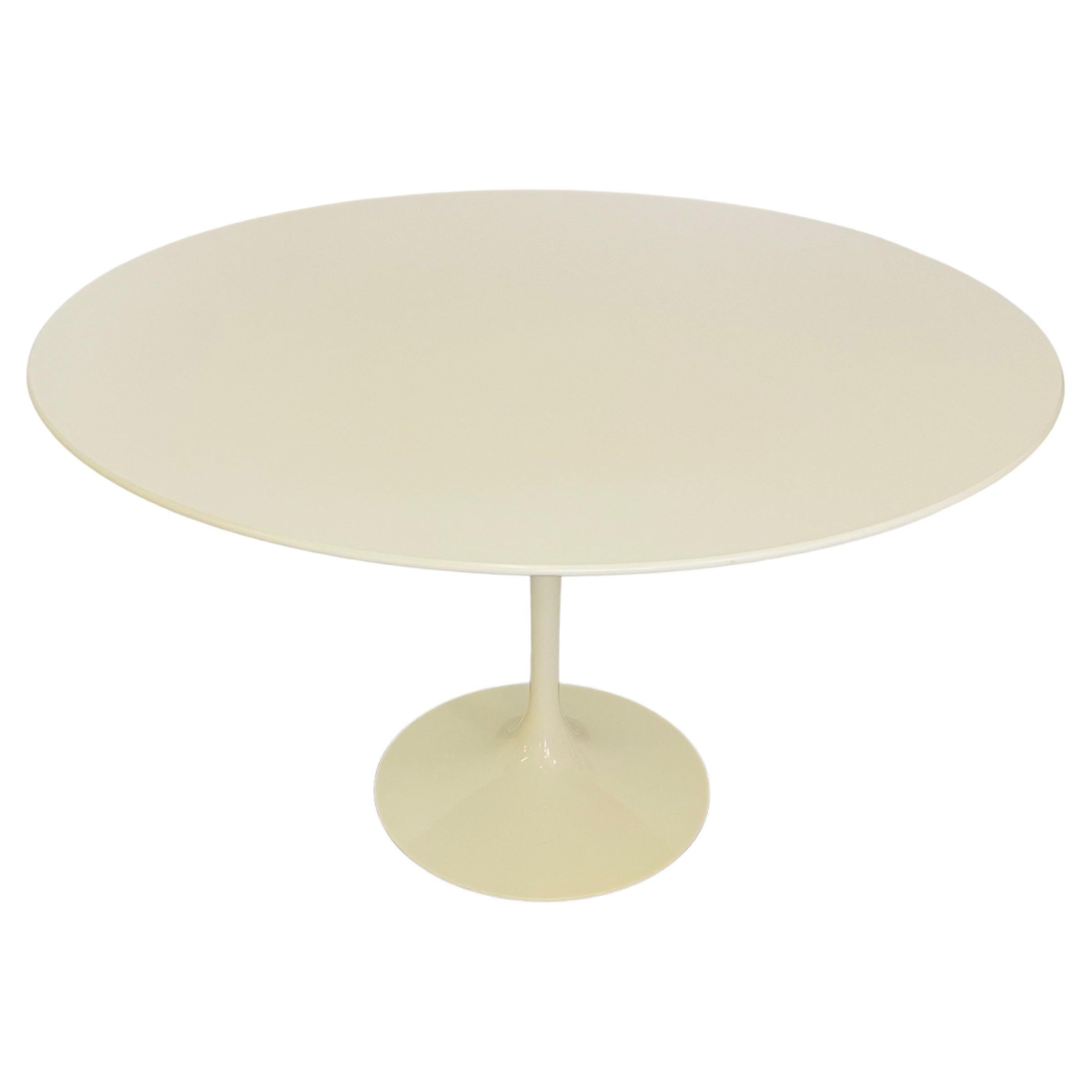 Tavolo Tulip di Eero Saarinen per Knoll