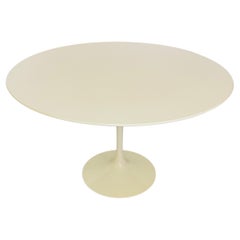 Tavolo Tulip di Eero Saarinen per Knoll