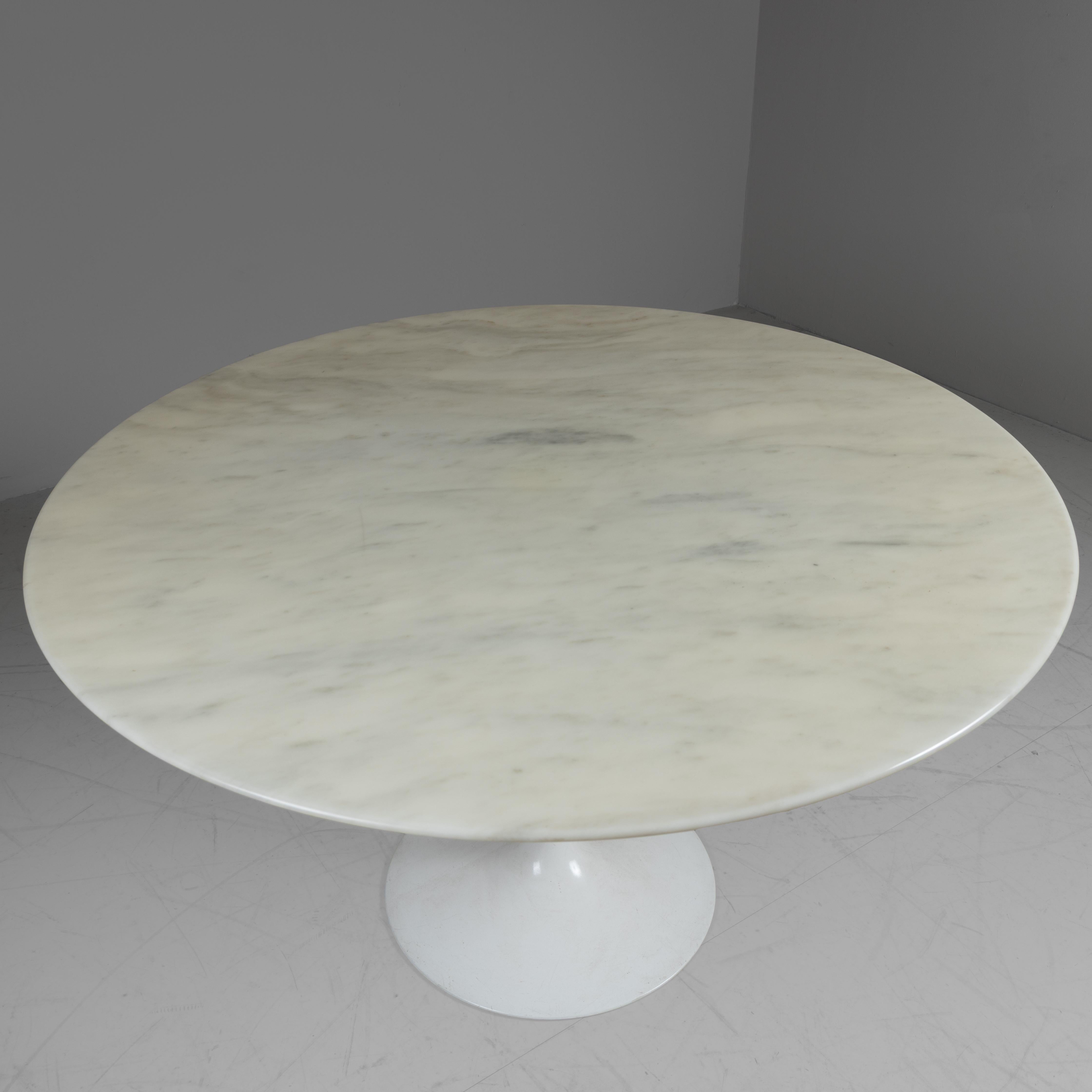 Tulip-Marmortisch von Eero Saarinen für Knoll, 1955 im Zustand „Gut“ im Angebot in Milano, Lombardia