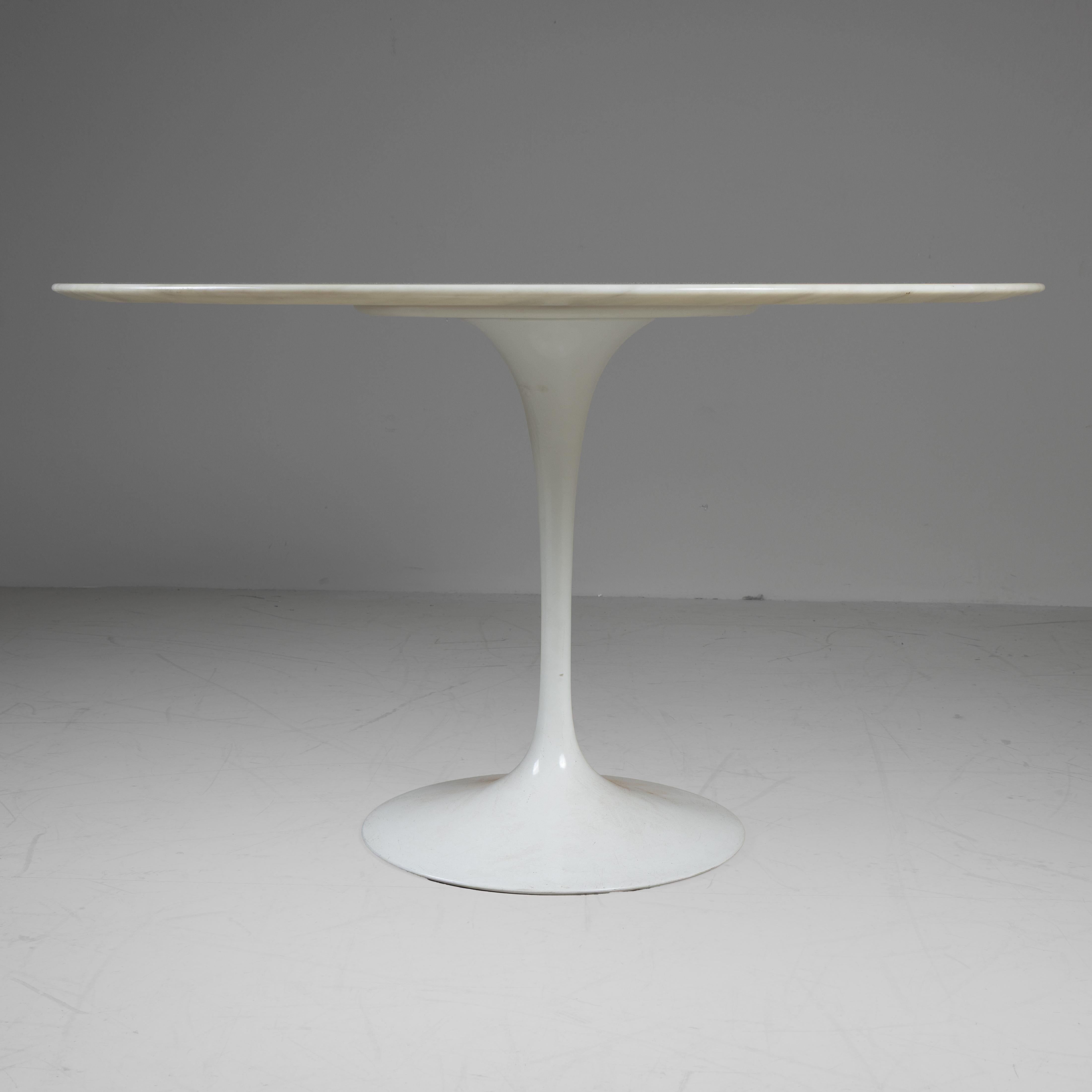 Tulip-Marmortisch von Eero Saarinen für Knoll, 1955 (Mid-20th Century) im Angebot