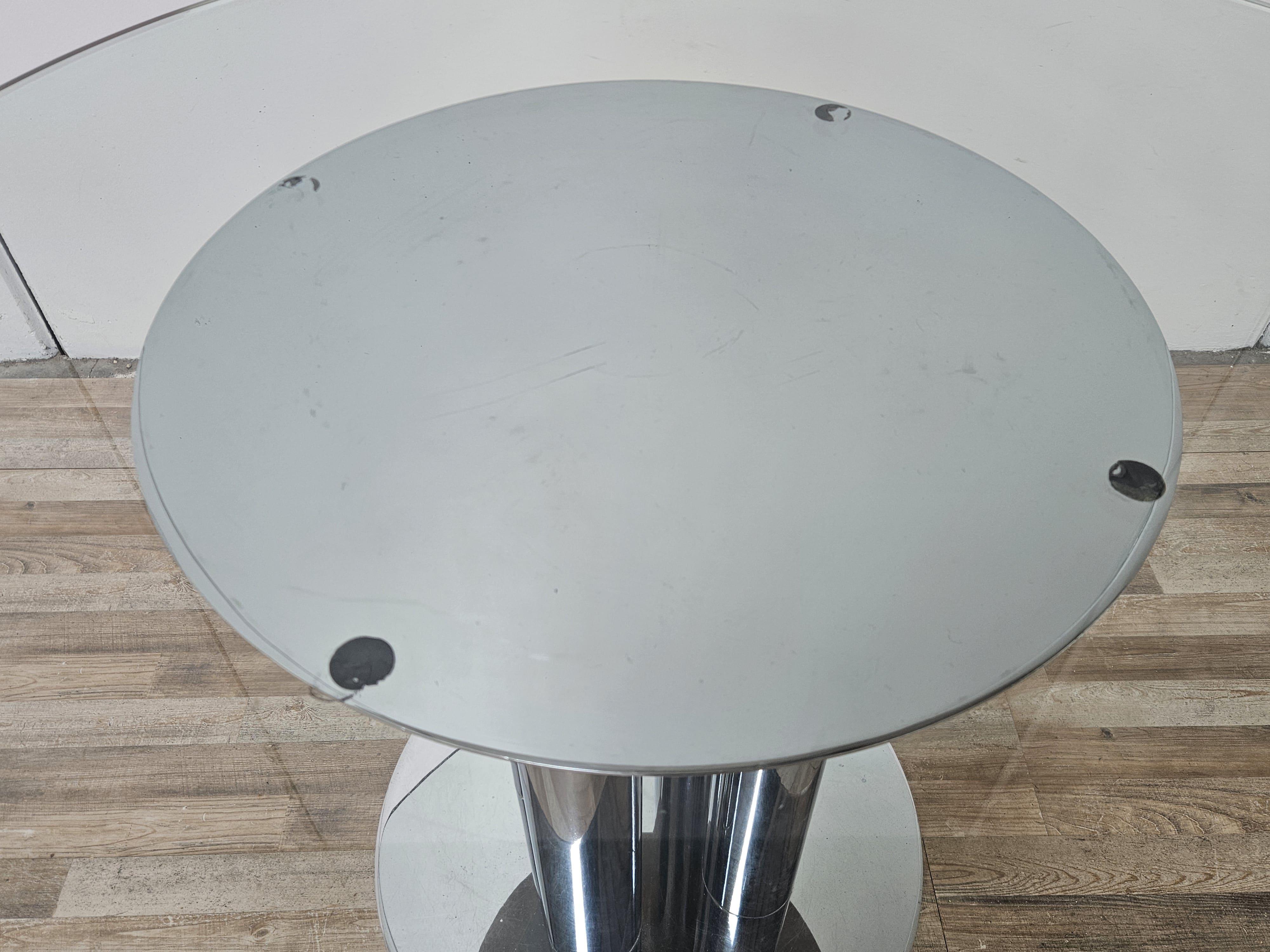 Vintage 1970s metal table with round glass top For Sale 4