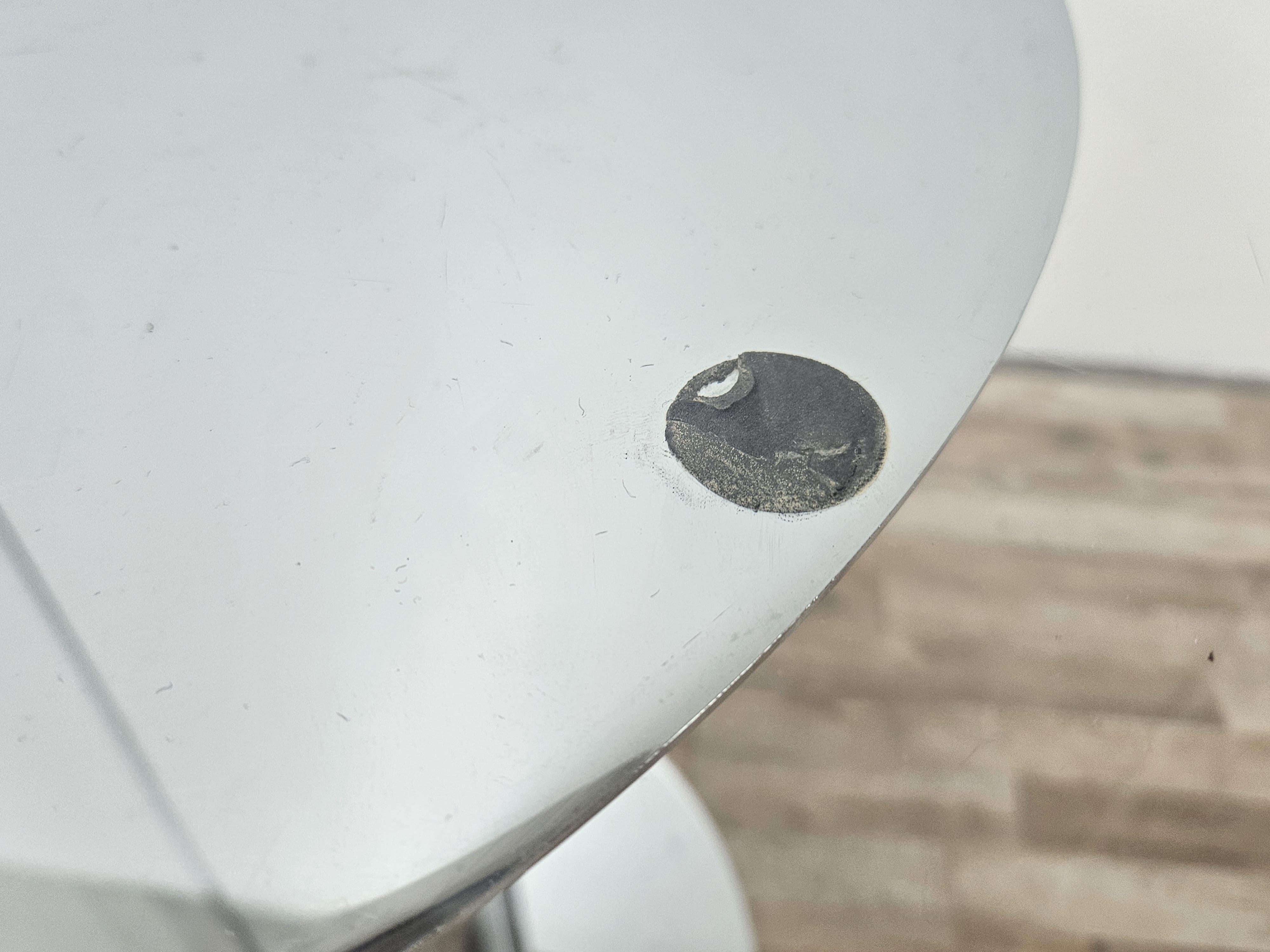 Vintage 1970s metal table with round glass top For Sale 5