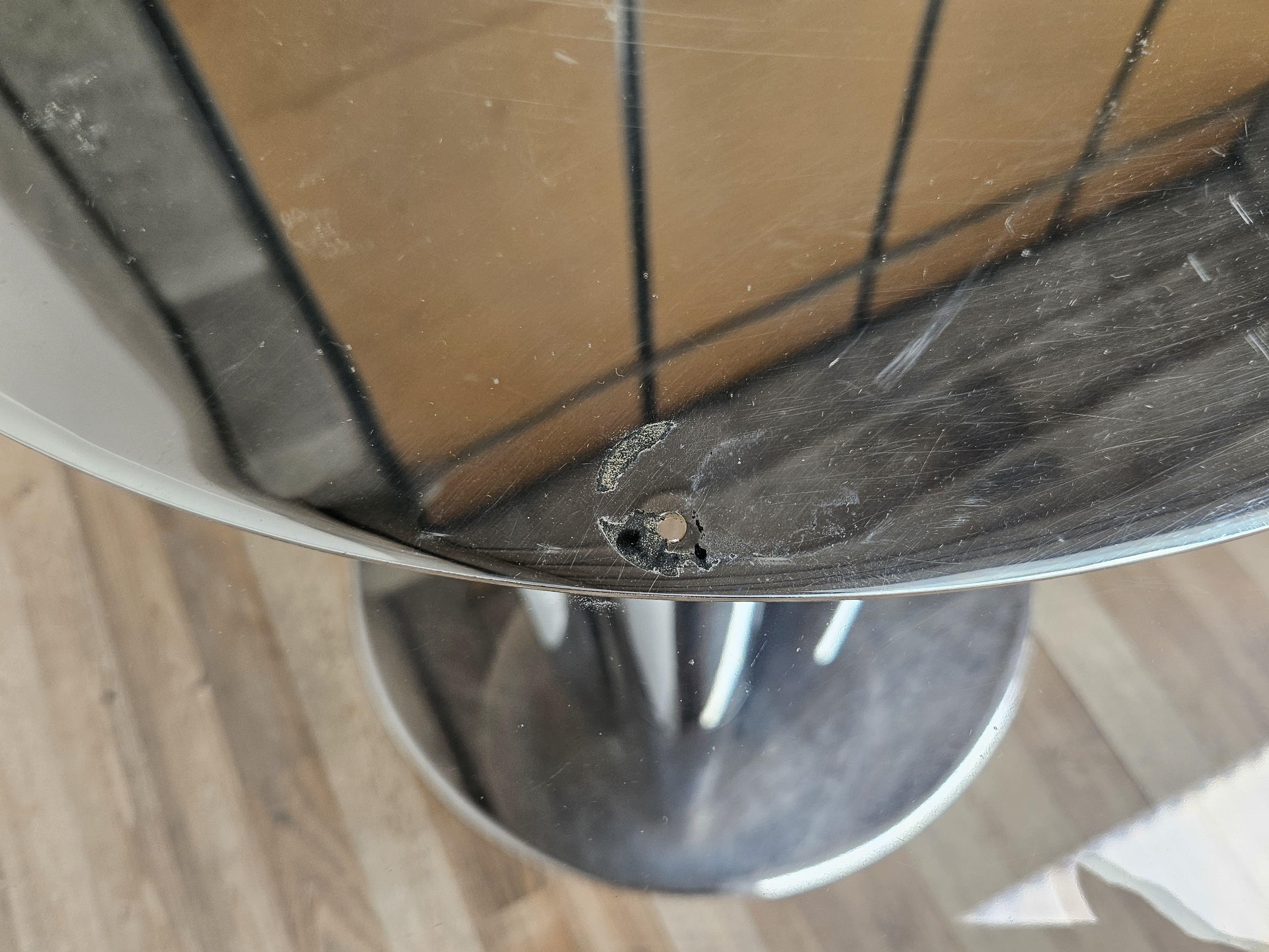 Vintage 1970s metal table with round glass top For Sale 10