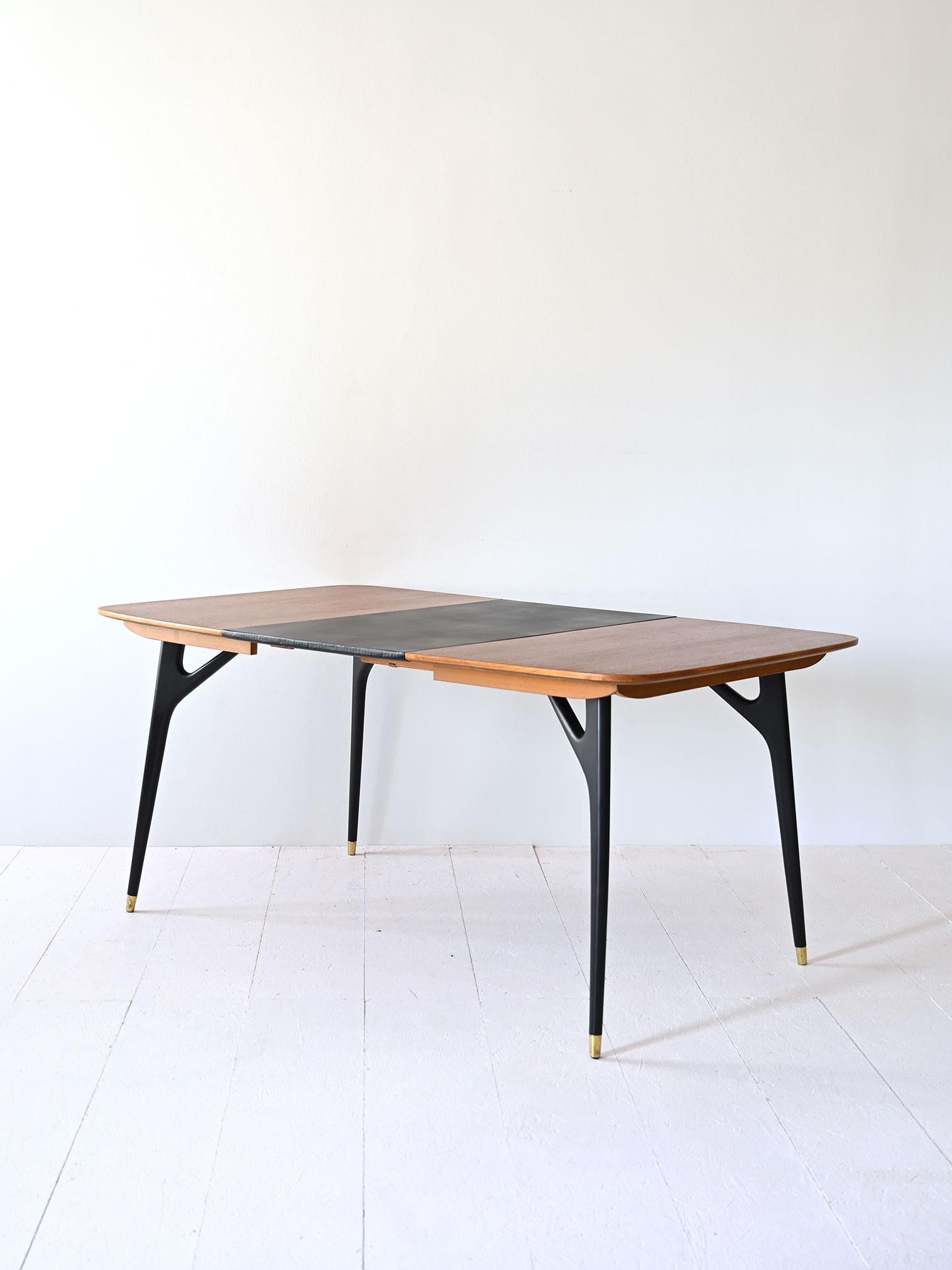 Scandinavian Table vintage avec extension et détails noirs en vente